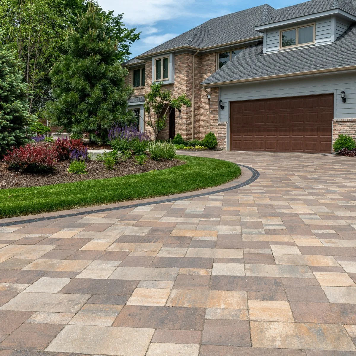 Driveways and concrete with modern residential design in Smith Mountain Lake, VA