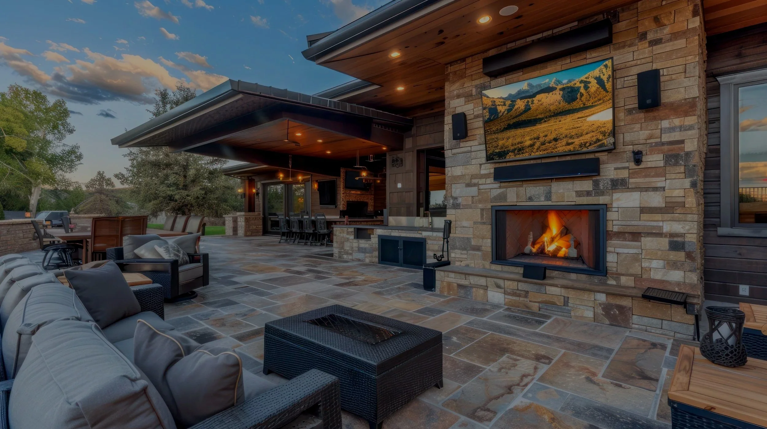 OUTDOOR KITCHENS & FIREPLACES