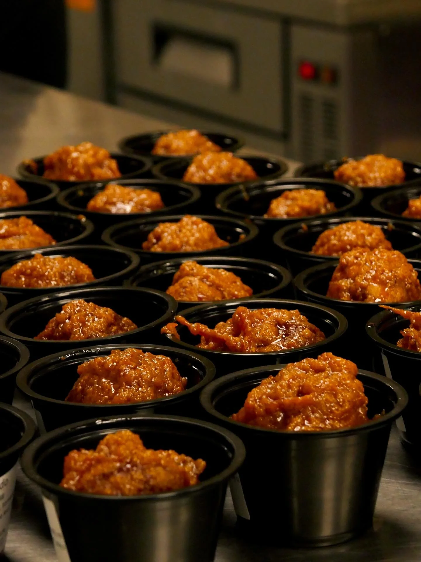 🥚 A perfect pairing for any bento. 🌶️
Telur Balado: savory braised fried egg in a sambal sauce. Some sweet, some heat, and a whole lot of flavor.

🍱 Grab your BALIBOX at @fukuryuramen @izakayaryu_ or online at bali-box.com.

#BaliBox #NasiKotak #B