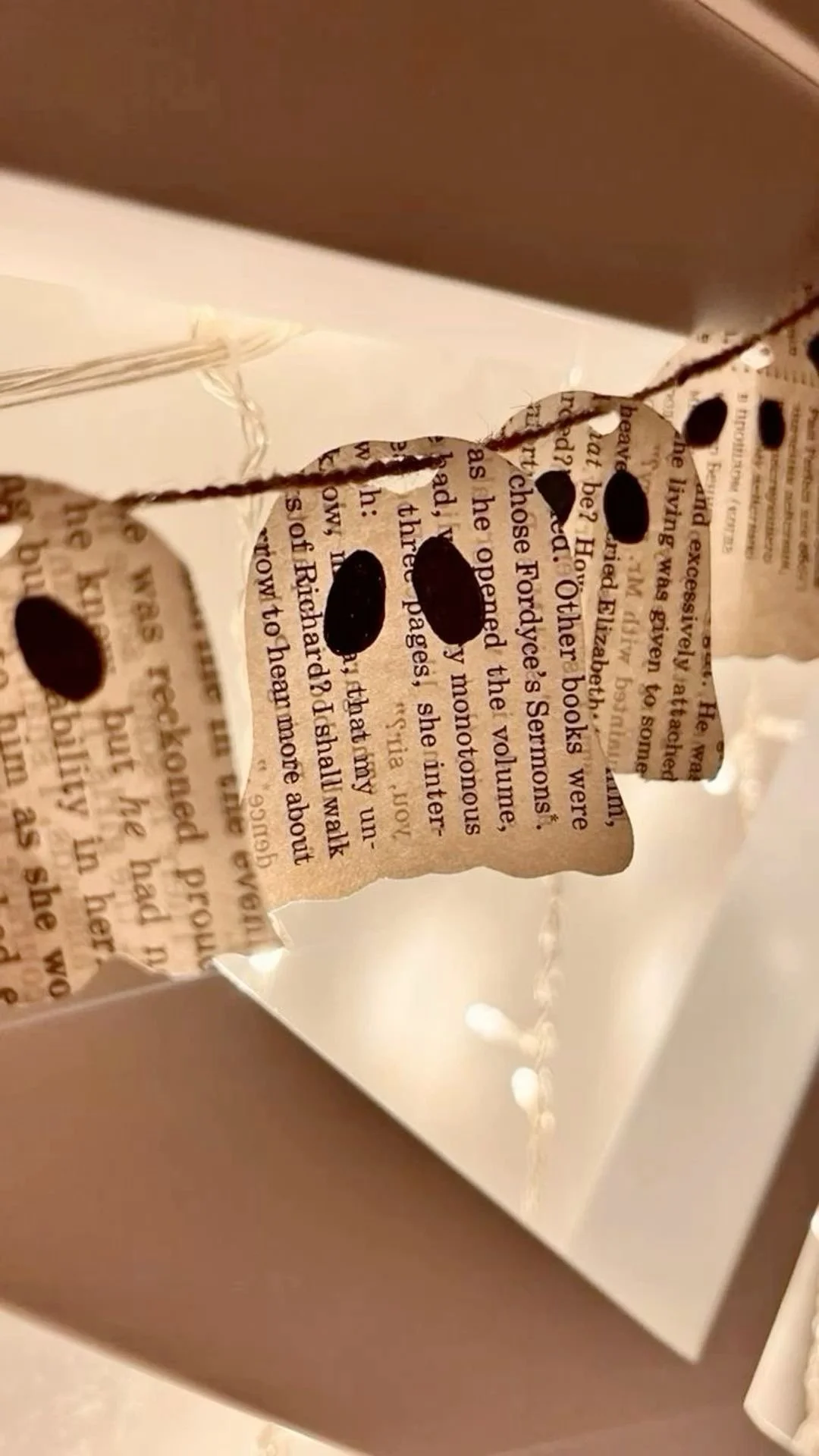 10/8 - Fall Book Page Garland Workshop