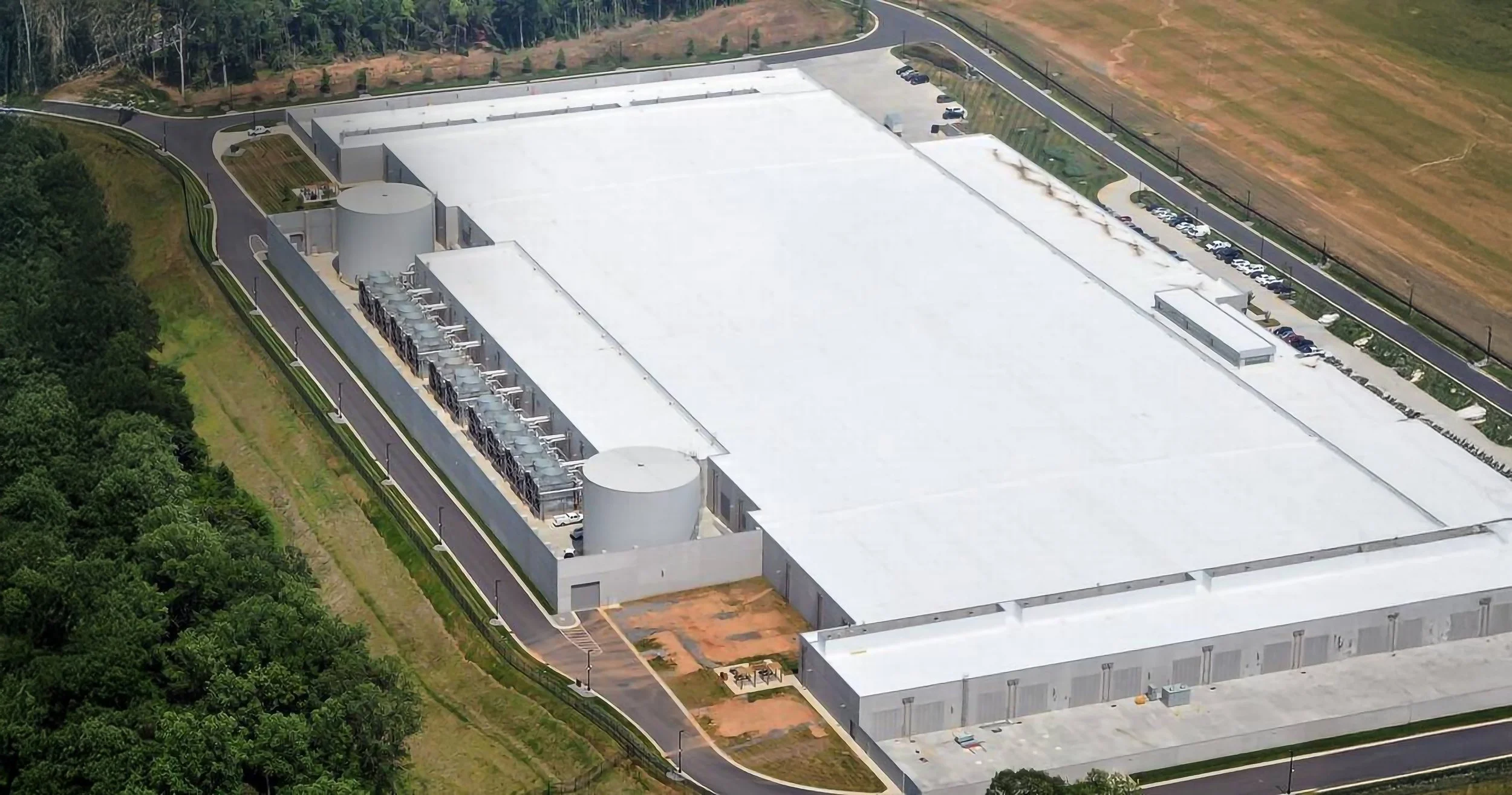 Aerial view of a 2 million square foot hyperscale data center facility in Maiden, North Carolina.