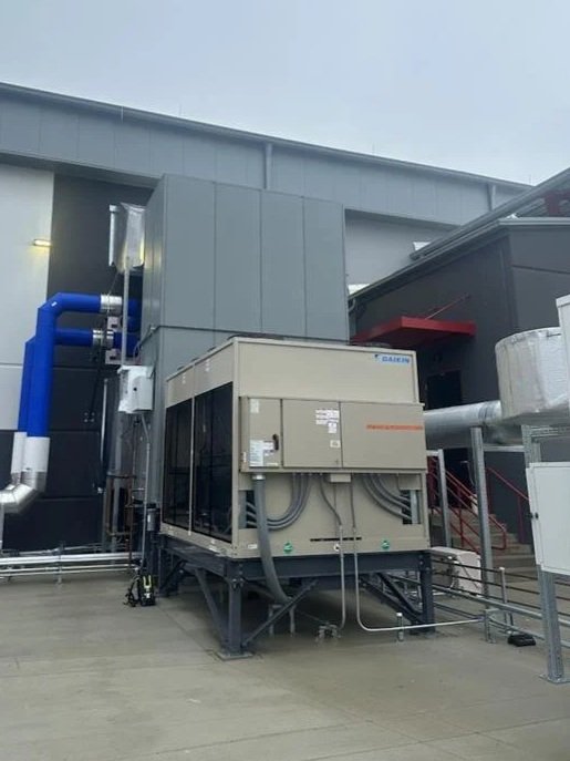 Outdoor Johnson air-rotation unit and chiller installation for high-density data center cooling.