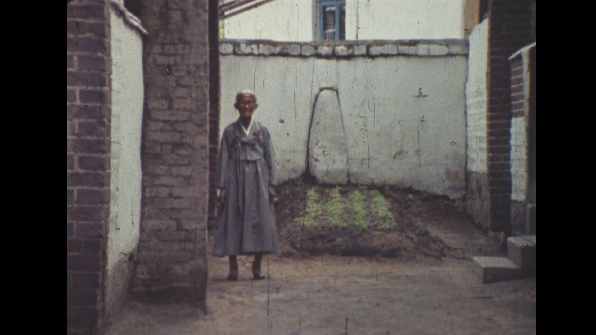 homes-apart-halmeoni-Sequence 01.00_53_18_05.Still034.jpeg
