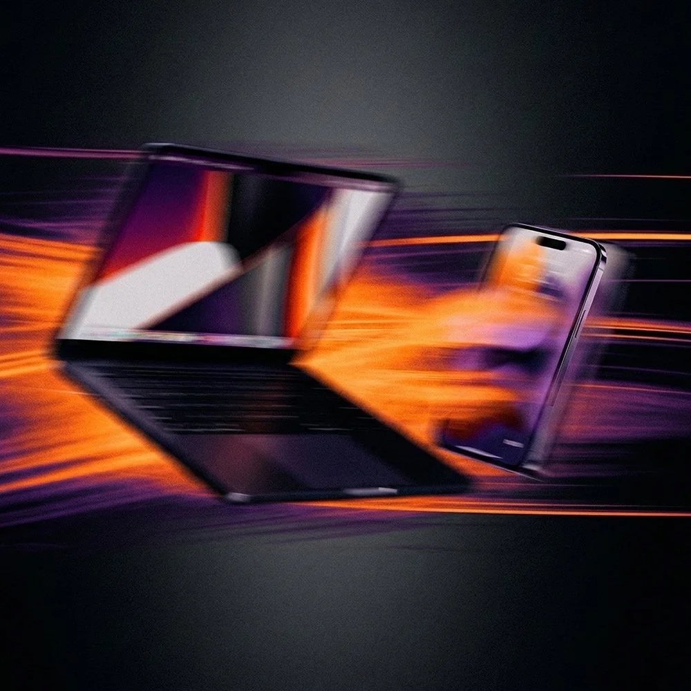 Un teléfono inteligente y una laptop en movimiento con fondo oscuro.