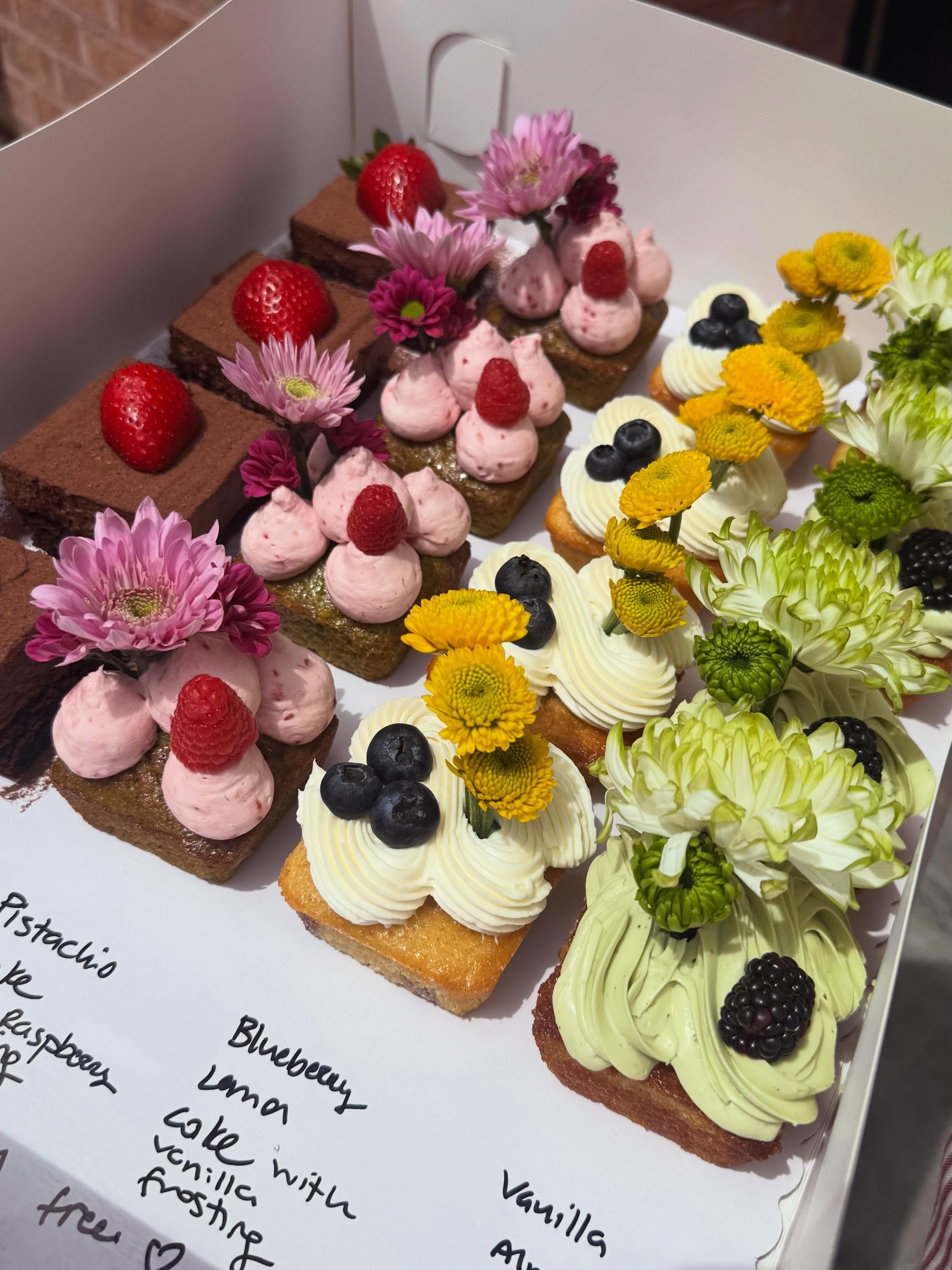 Monday delivery for our lovely brand @veja