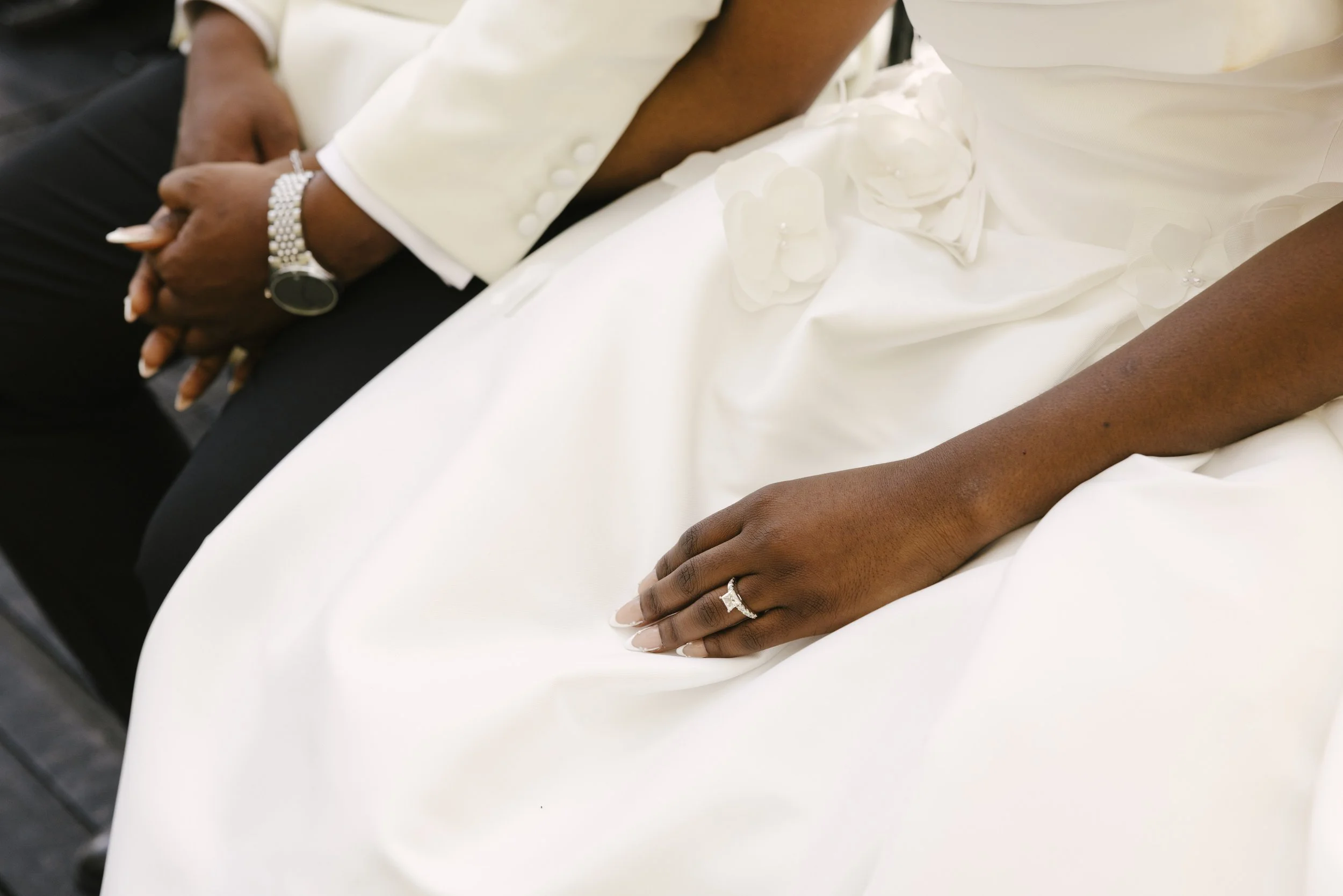 Forest Campestre wedding ceremony in Medellín, Colombia featuring the bridal processional, groom's reaction, emotional ceremony moments, floral aisle design, wedding guests, and documentary-style wedding photography