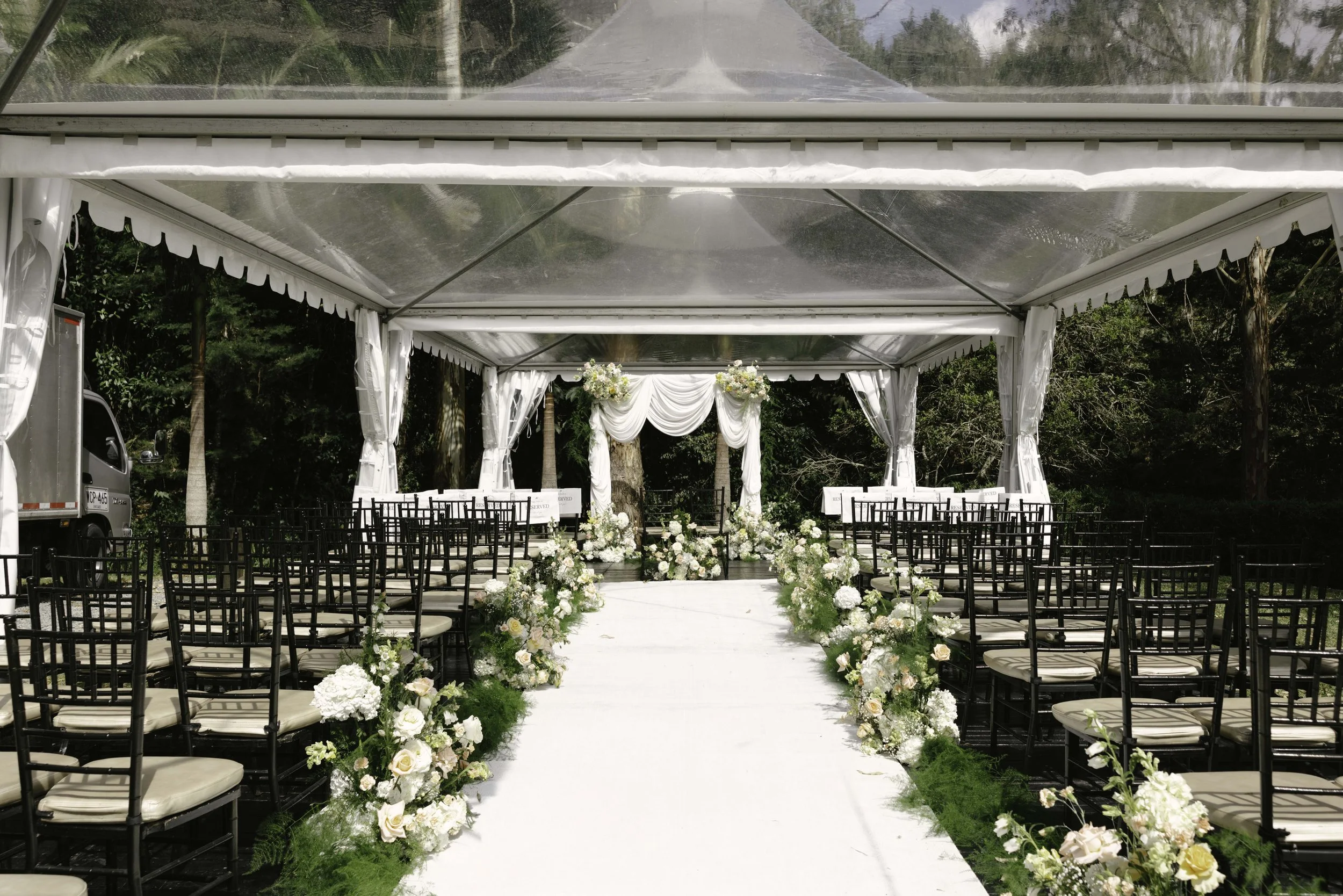 Documentary wedding photography showcasing bridal preparations, bridesmaids, wedding details, floral ceremony design, reception décor, invitation suite, wedding dress, and intimate getting ready moments at Forest Campestre in Medellín, Colombia.