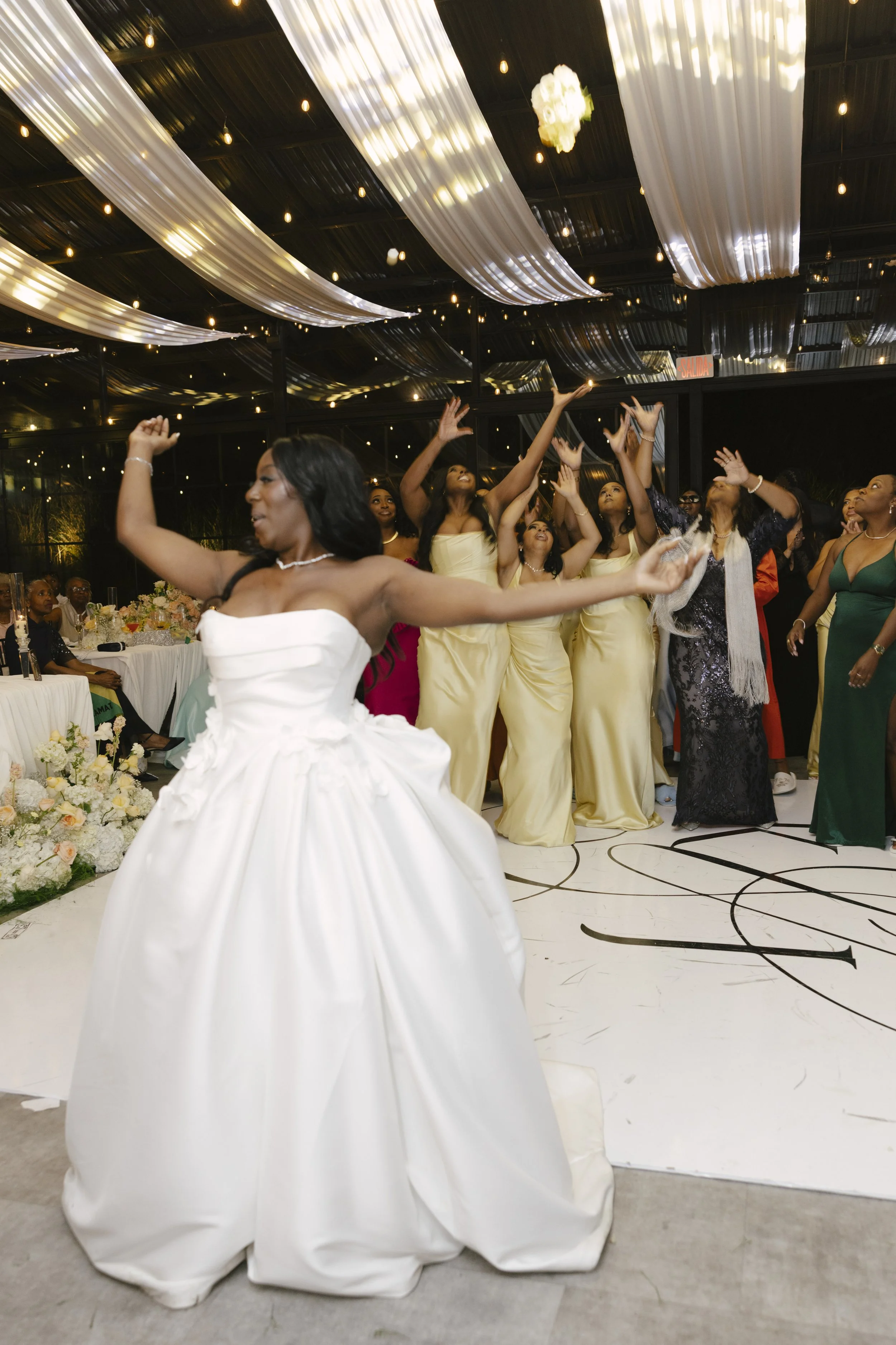 Wedding reception at Forest Campestre in Medellín, Colombia featuring the couple's first dance, parent dances, dance floor celebration, wedding desserts, and candid documentary wedding photography.