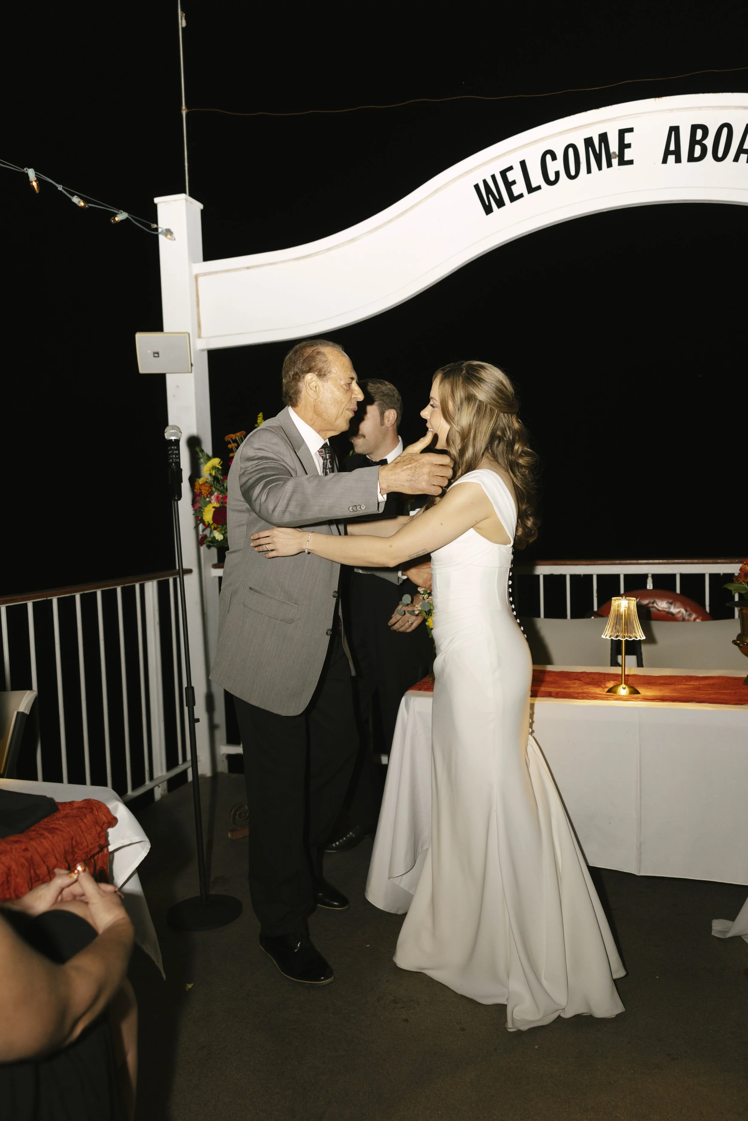 As night fell over Canyon Lake, the celebration continued aboard the Dolly Steamboat with heartfelt toasts, laughter, and time spent with close friends and family. Under the Arizona night sky, the couple shared meaningful moments with their guests, e