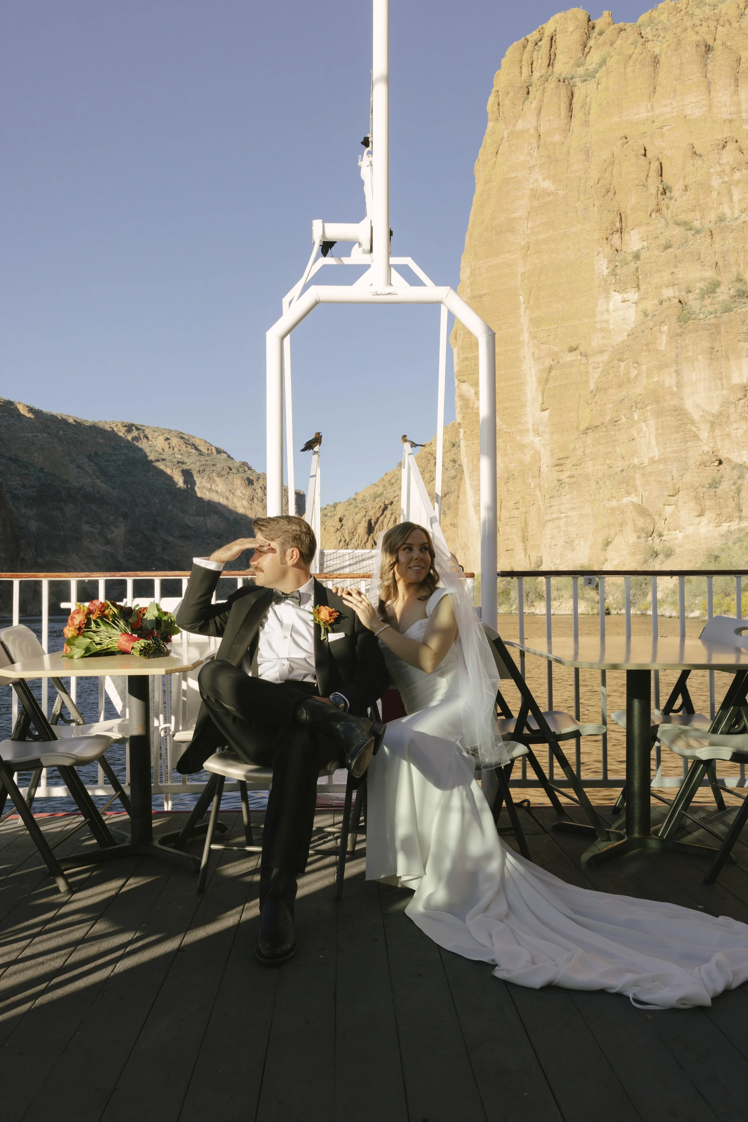As the Dolly Steamboat cruised through Canyon Lake, the couple took a few quiet moments together on the deck surrounded by Arizona’s dramatic desert cliffs and open water. The golden afternoon light and peaceful canyon views created the perfect setti