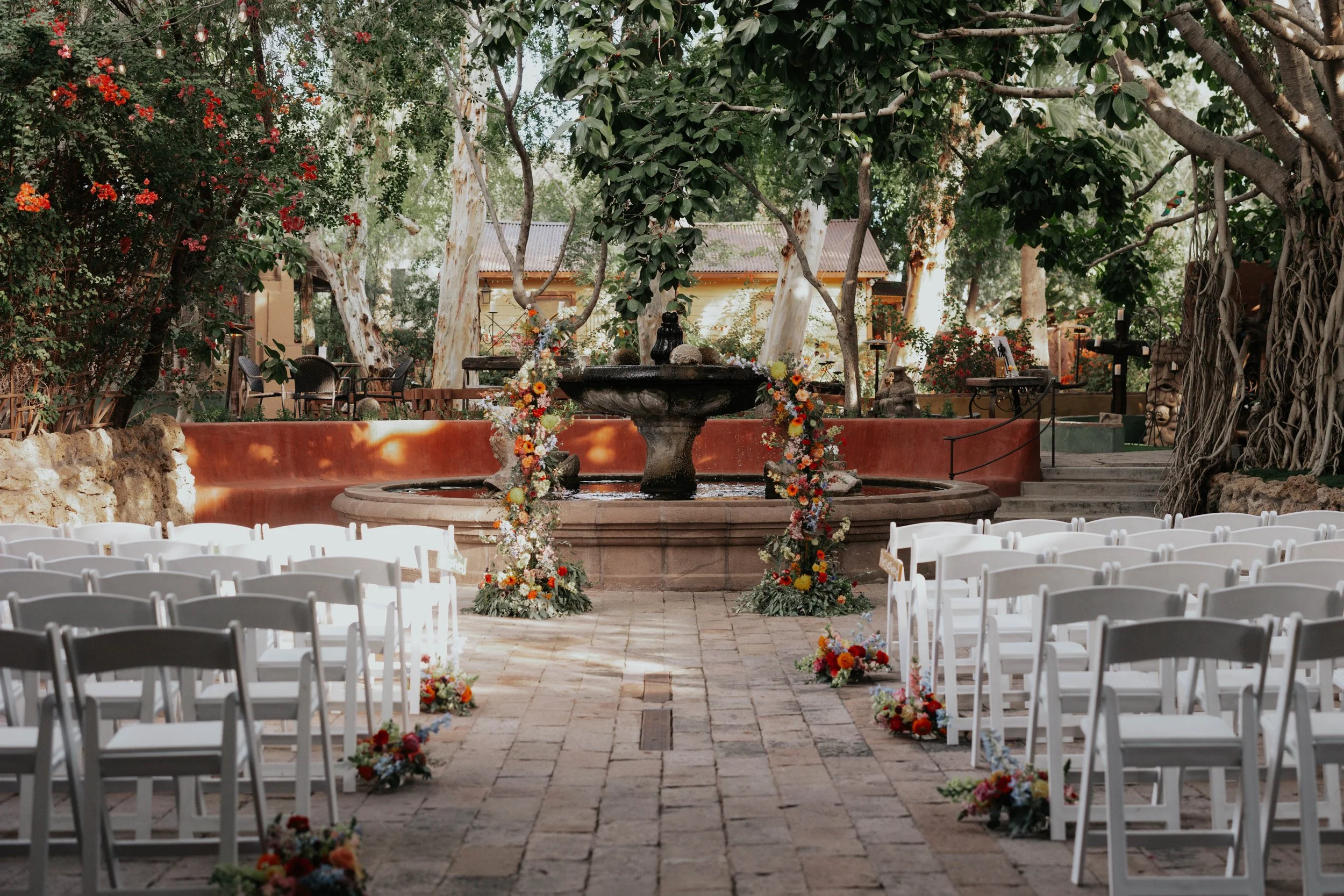 The Boojum Tree’s lush garden setting created a stunning backdrop for Lauren and Joel’s wedding day in Phoenix. From colorful floral arrangements to the candlelit reception space beneath the trees, every detail reflected the romantic and natural atmo