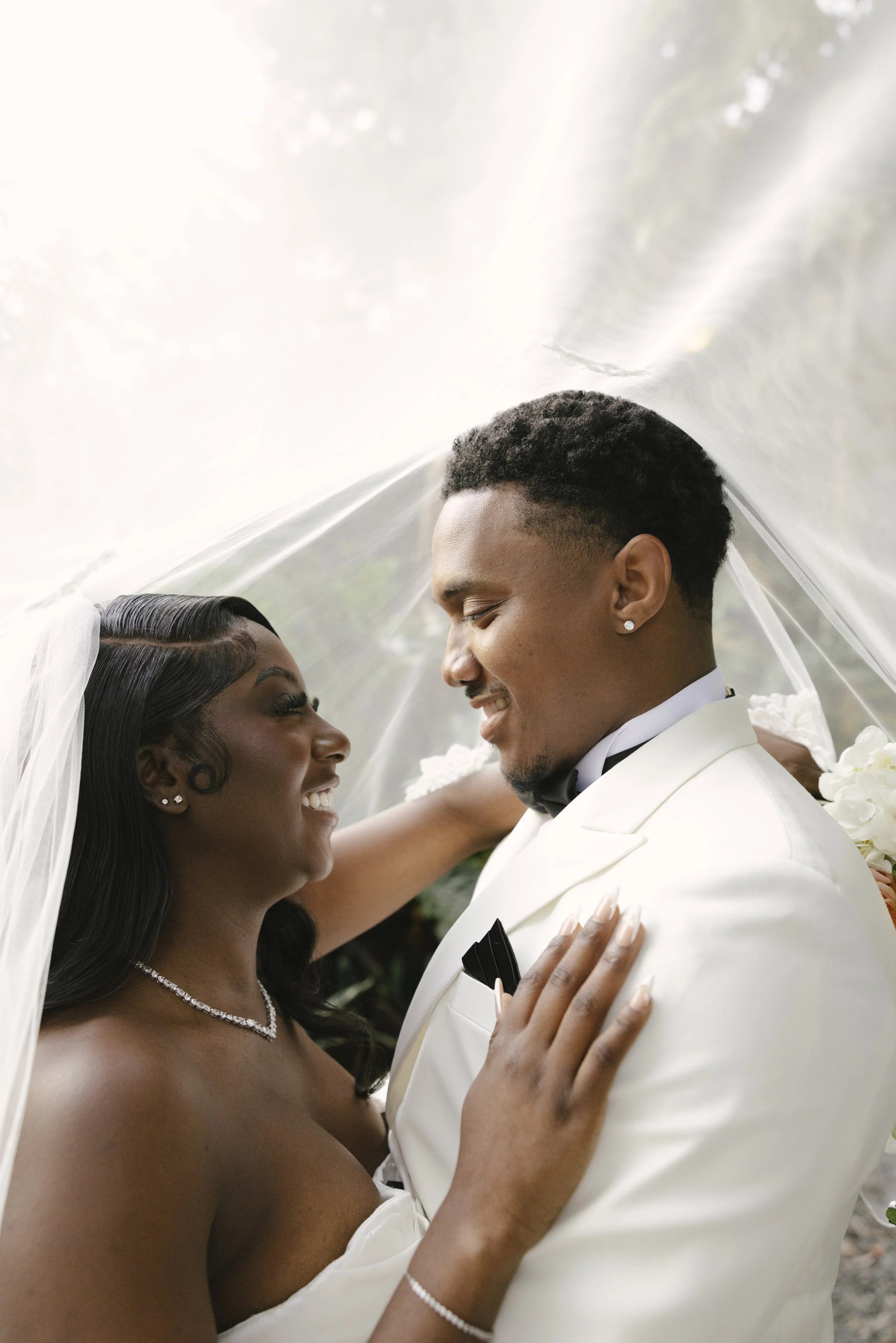 Bride and groom portraits at Forest Campestre in Medellín, Colombia featuring romantic destination wedding photography, lush tropical gardens, bridal party portraits, and natural, documentary-style moments.