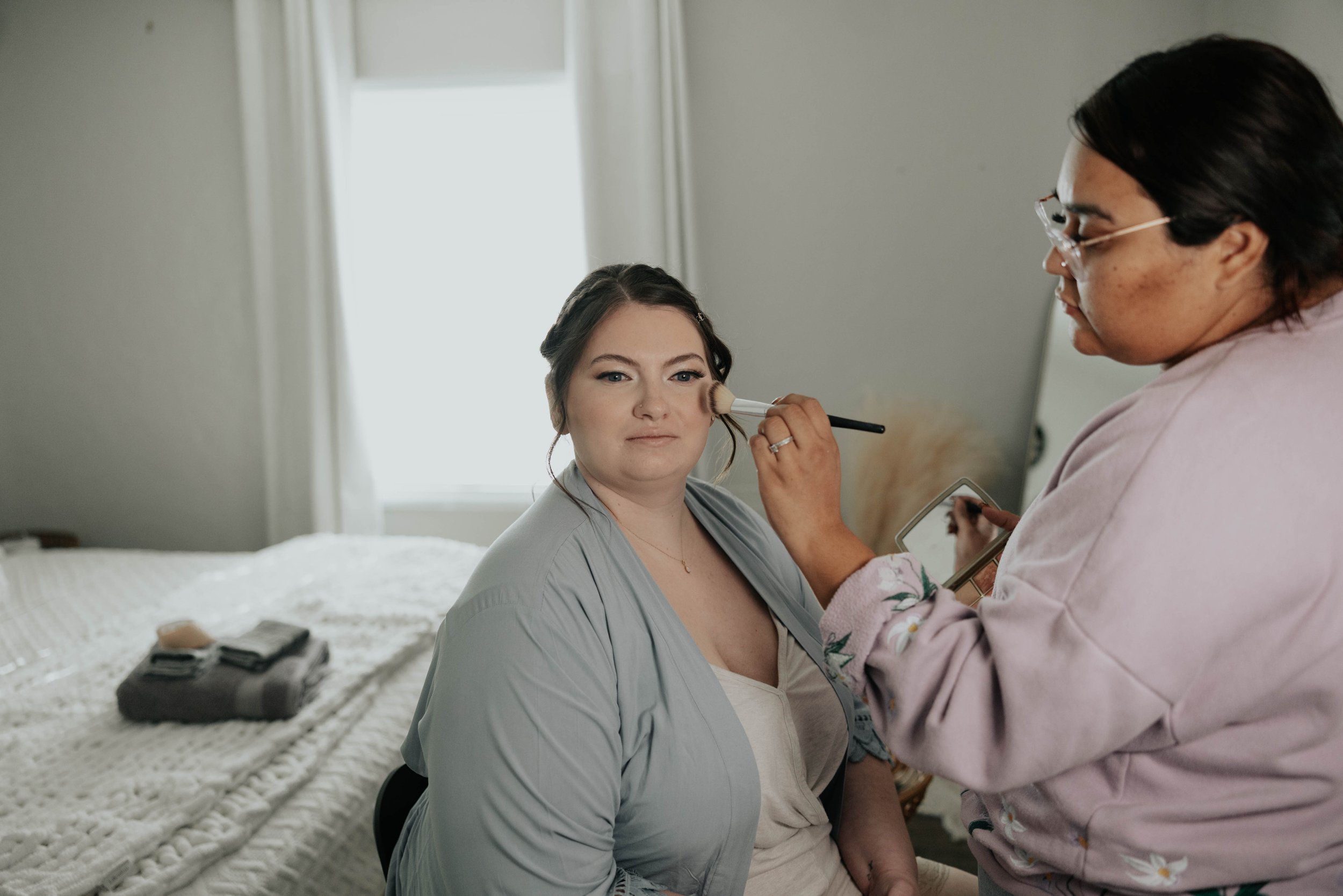 The morning began with quiet getting-ready moments and wedding detail photos before the ceremony at the Boojum Tree in Phoenix. From the bride’s dress and rings to personal touches shared throughout the space, every detail reflected Lauren & Joel’s b