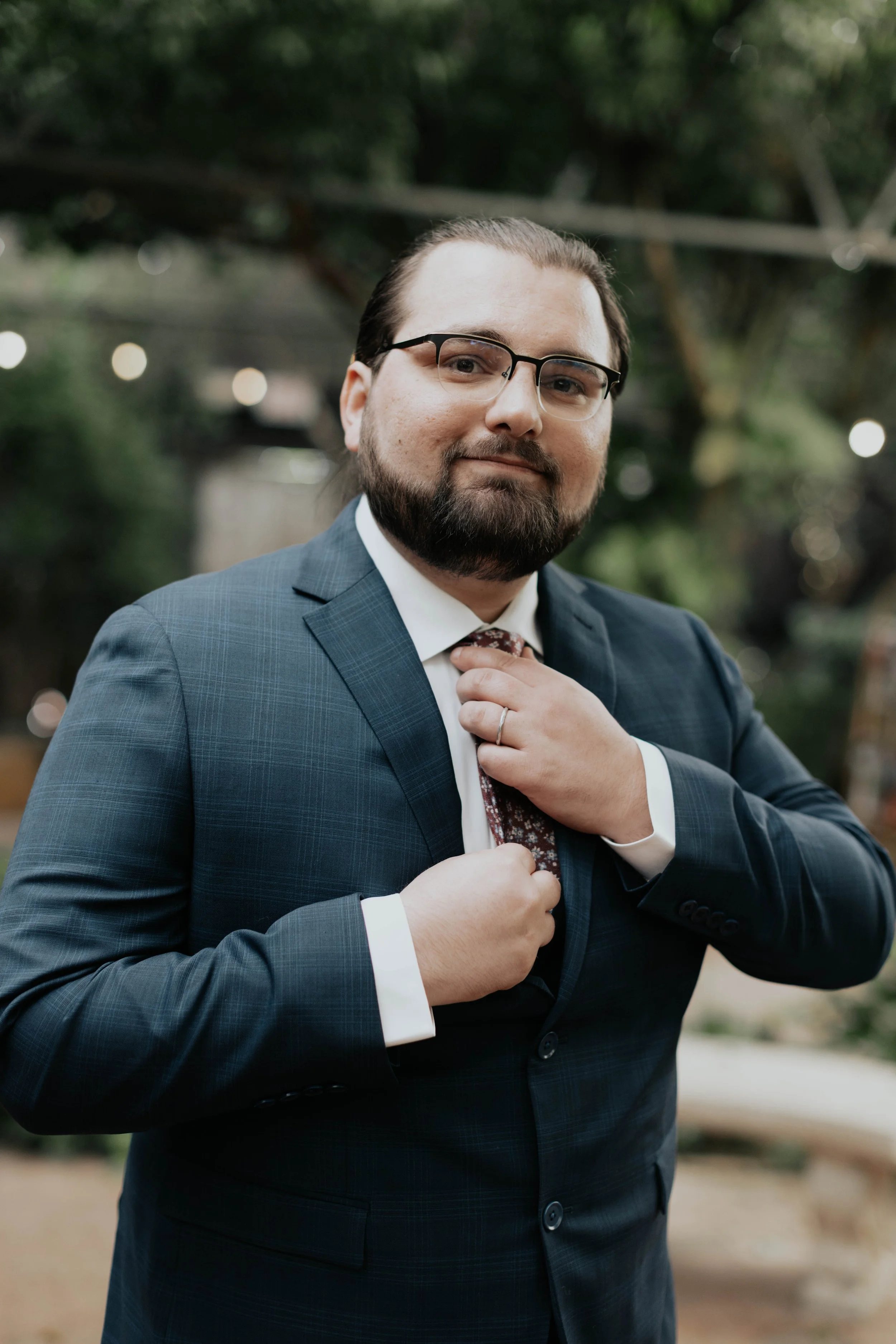 Before the ceremony, Lauren and Joel shared a joyful first look surrounded by the lush greenery of the Boojum Tree in Phoenix. These quiet moments together allowed them to take in the excitement of the day while capturing relaxed portraits before cel