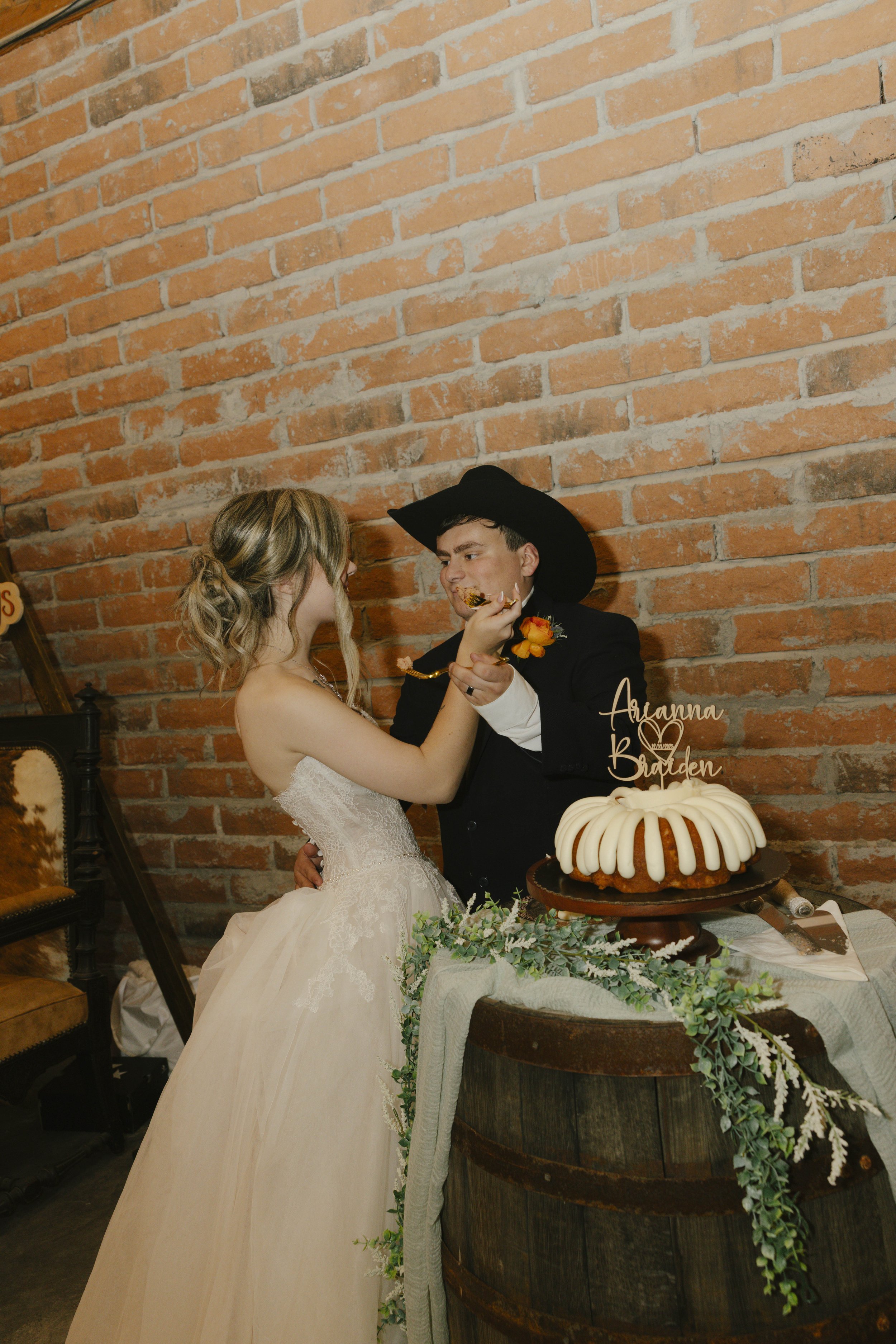 Documentary wedding photography at The Knotty Barn in Queen Creek, Arizona, captured by Arizona wedding photographer Raw By Laura, showcasing authentic moments, desert scenery, and a rustic western wedding setting.