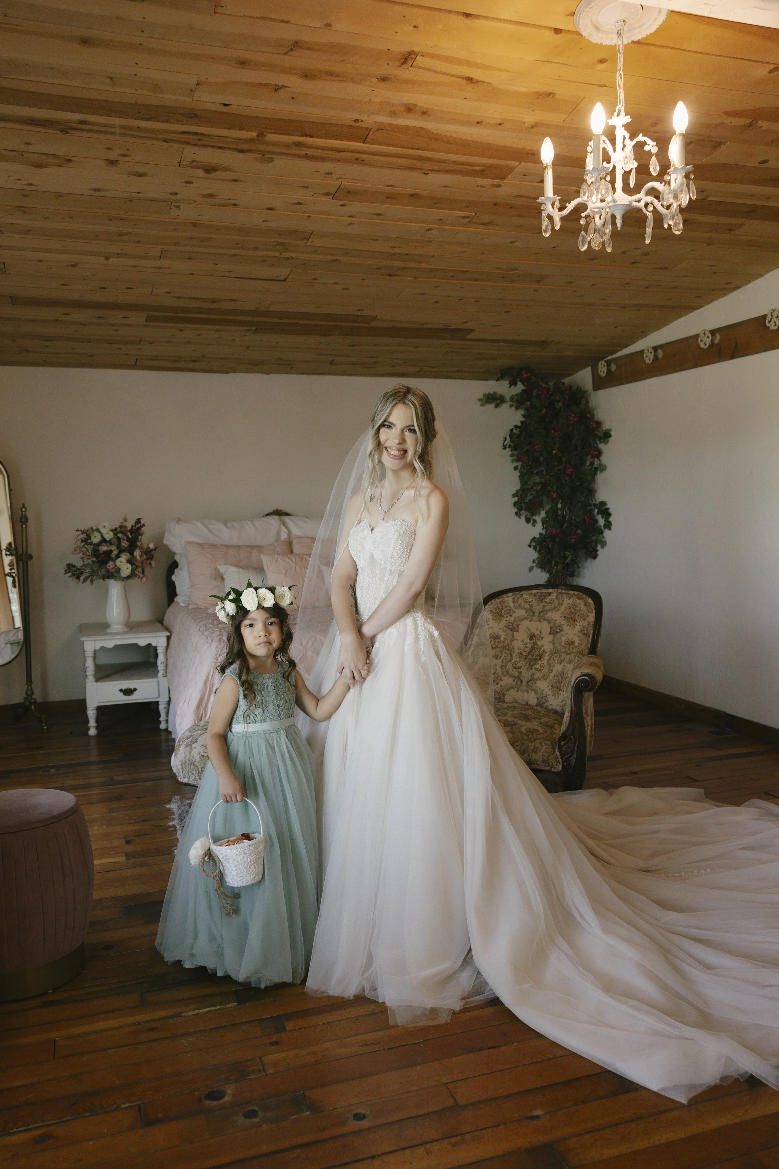 Knotty Barn wedding in Queen Creek, Arizona captured by Arizona wedding photographer Raw By Laura, featuring candid, documentary-style wedding photography, rustic western atmosphere, warm desert light, and authentic emotional moments.