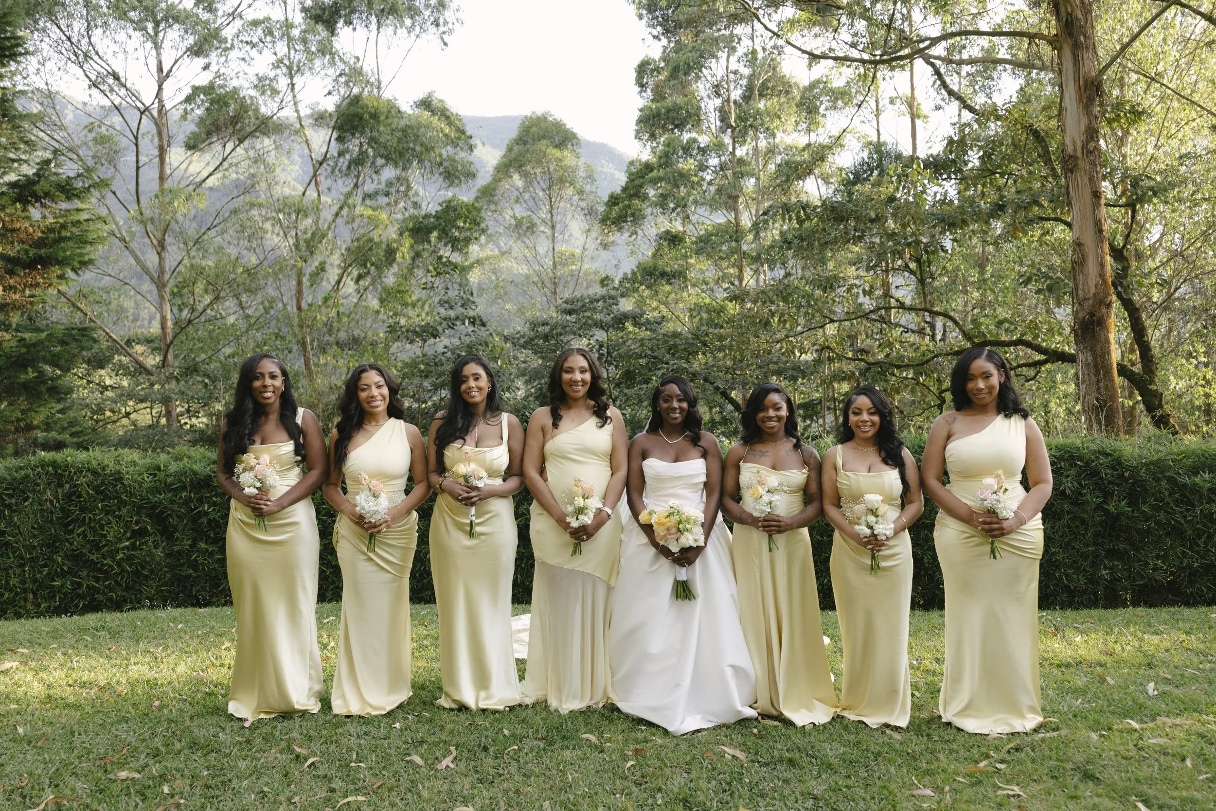 Forest Campestre wedding ceremony in Medellín, Colombia featuring the bridal processional, groom's reaction, emotional ceremony moments, floral aisle design, wedding guests, and documentary-style wedding photography