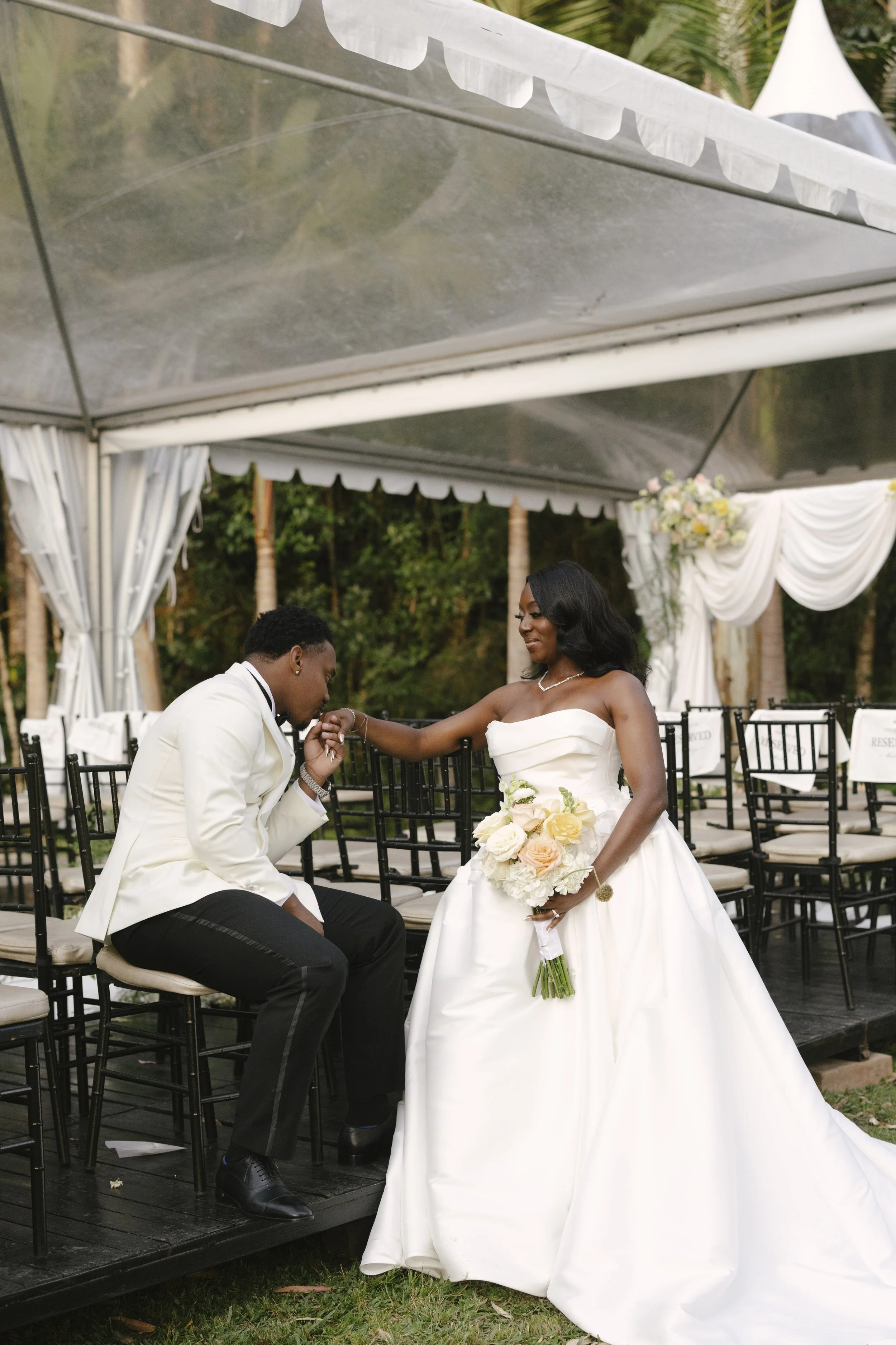 Bride and groom portraits at Forest Campestre in Medellín, Colombia featuring romantic destination wedding photography, lush tropical gardens, bridal party portraits, and natural, documentary-style moments.