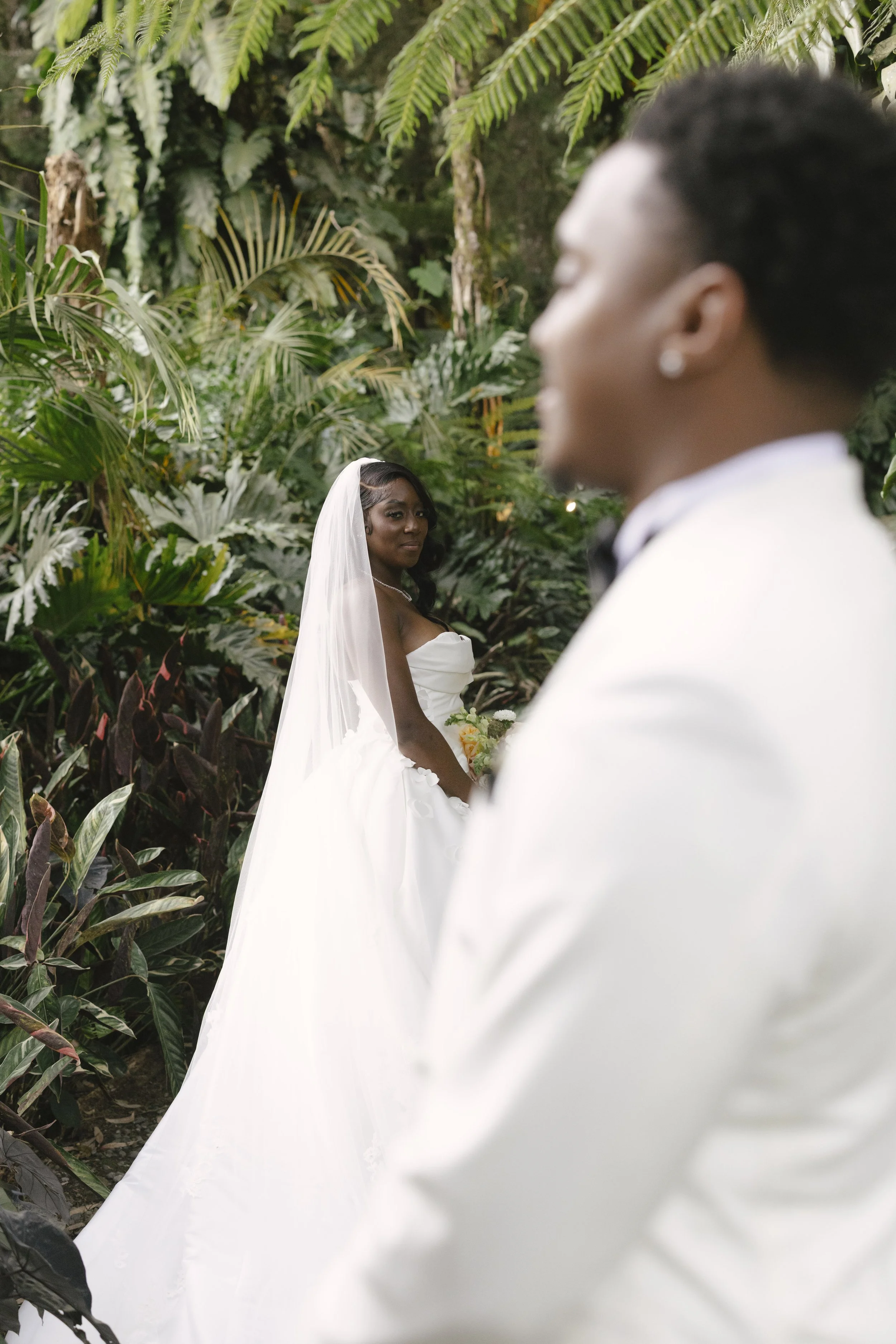 Bride and groom portraits at Forest Campestre in Medellín, Colombia featuring romantic destination wedding photography, lush tropical gardens, bridal party portraits, and natural, documentary-style moments.