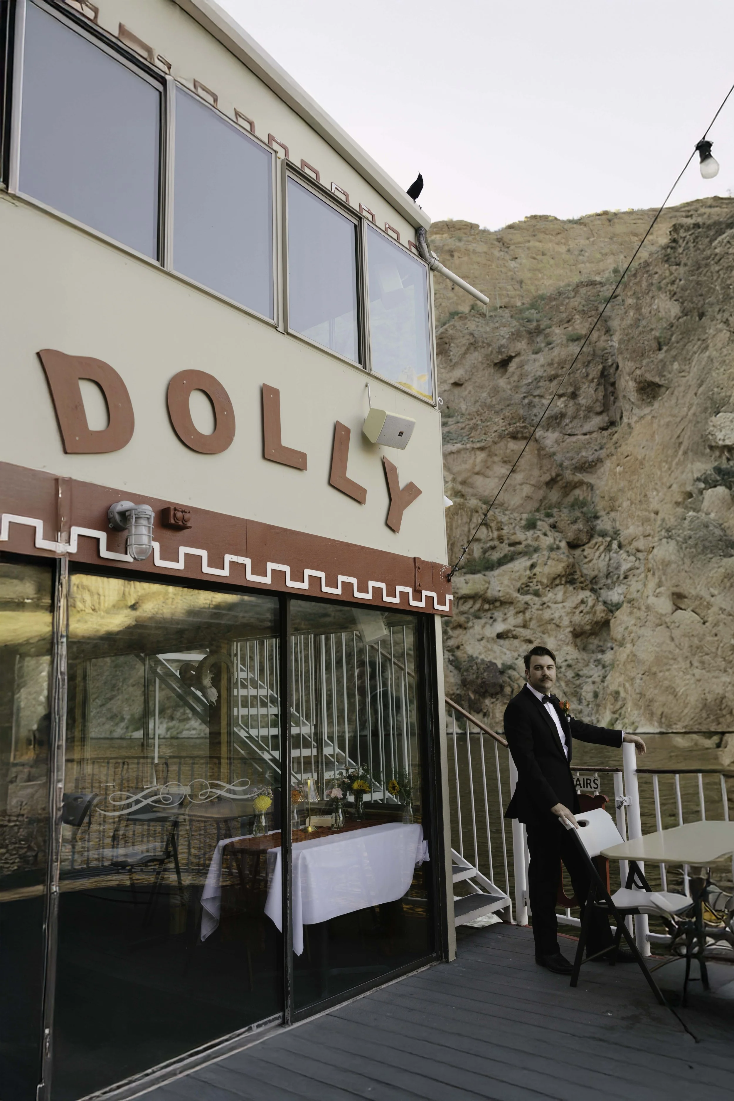 As the Dolly Steamboat cruised through Canyon Lake, the couple took a few quiet moments together on the deck surrounded by Arizona’s dramatic desert cliffs and open water. The golden afternoon light and peaceful canyon views created the perfect setti