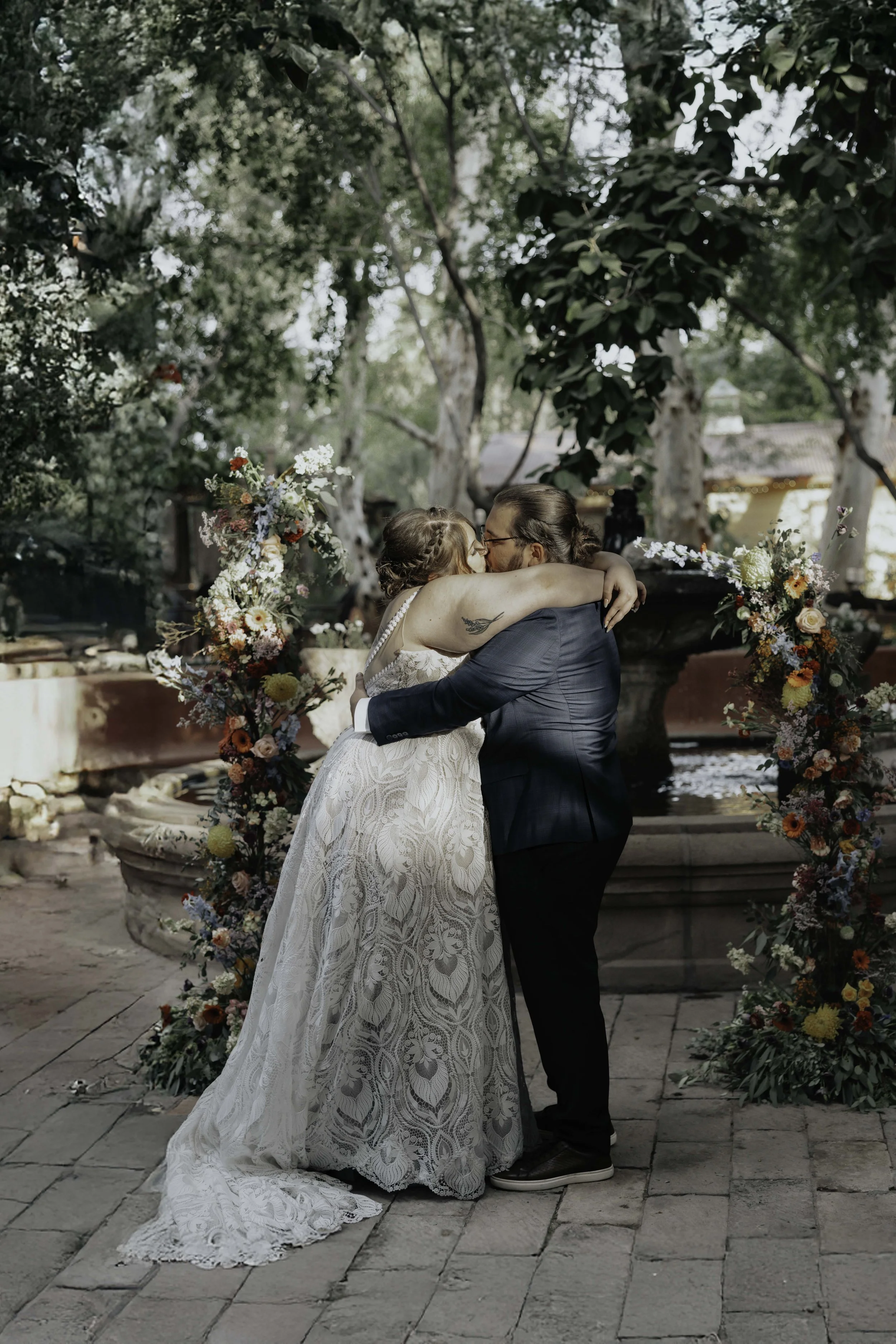 Lauren and Joel exchanged vows surrounded by family and friends in the lush garden courtyard of the Boojum Tree in Phoenix. With vibrant florals and warm desert light, the ceremony created a beautiful and intimate moment at one of Arizona’s most uniq