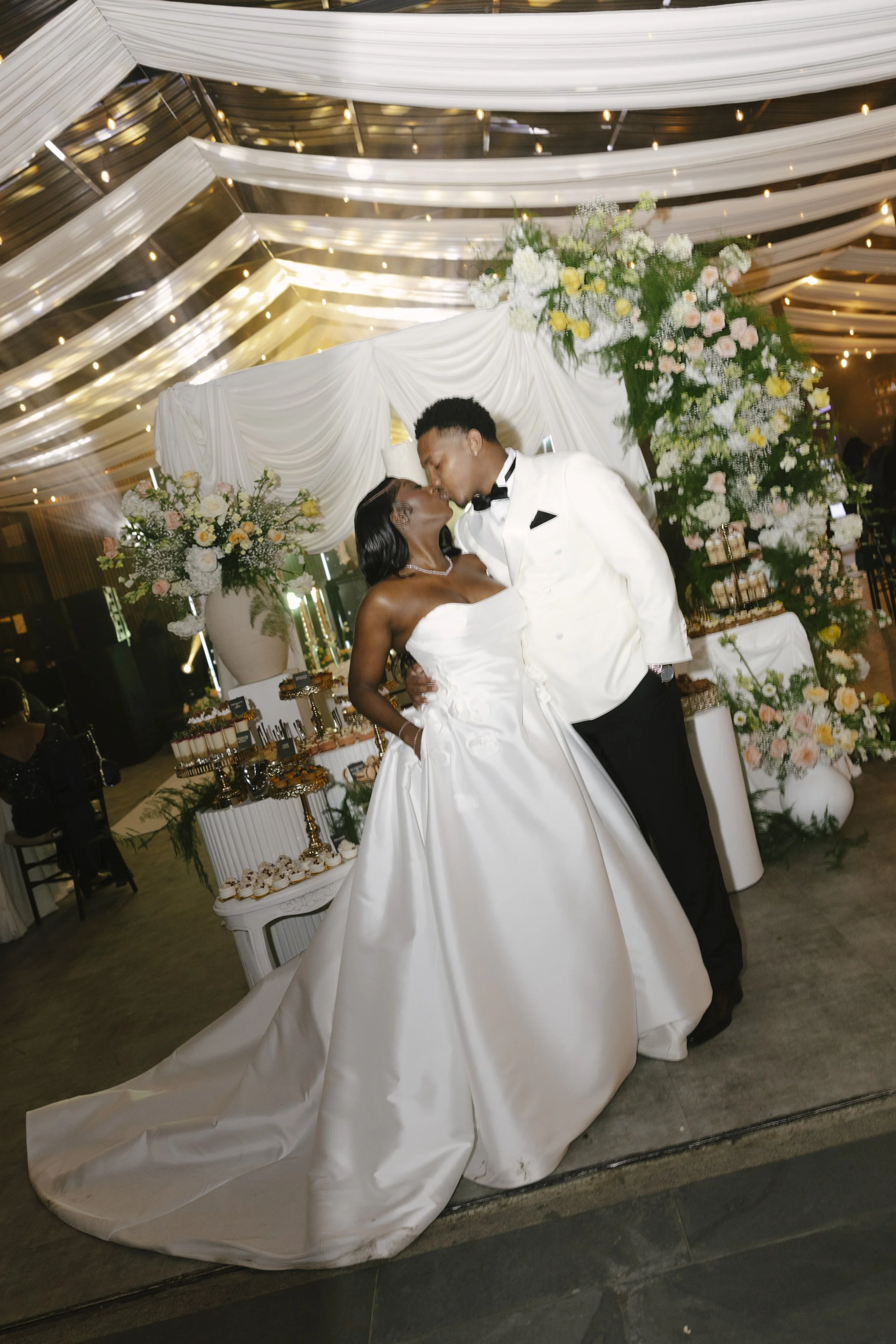 Wedding reception details at Forest Campestre in Medellín, Colombia featuring elegant reception décor, floral tablescapes, wedding cake, custom signage, first dance, and lively celebration captured through documentary wedding photography