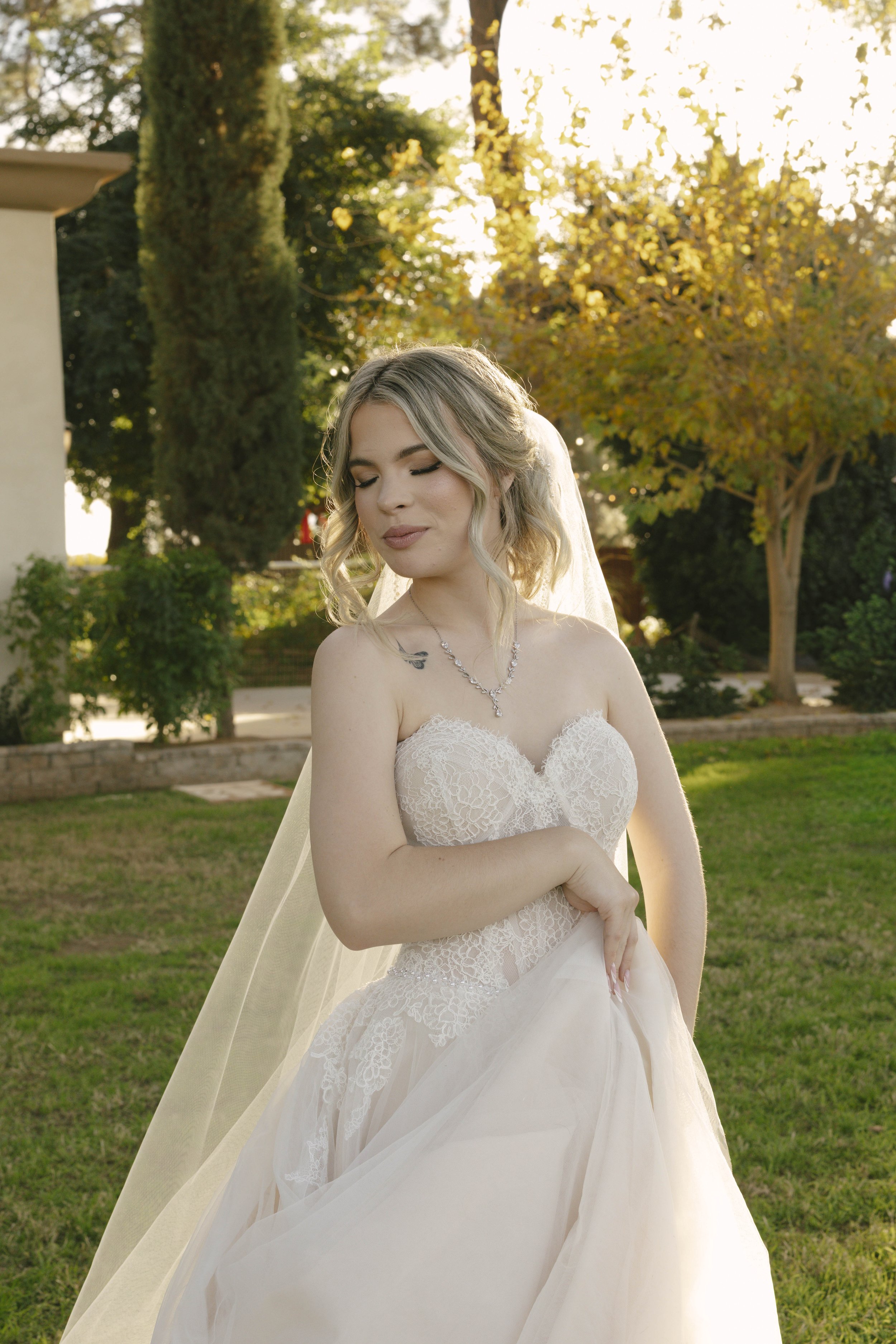 Documentary wedding photography at The Knotty Barn in Queen Creek, Arizona, captured by Arizona wedding photographer Raw By Laura, showcasing authentic moments, desert scenery, and a rustic western wedding setting.