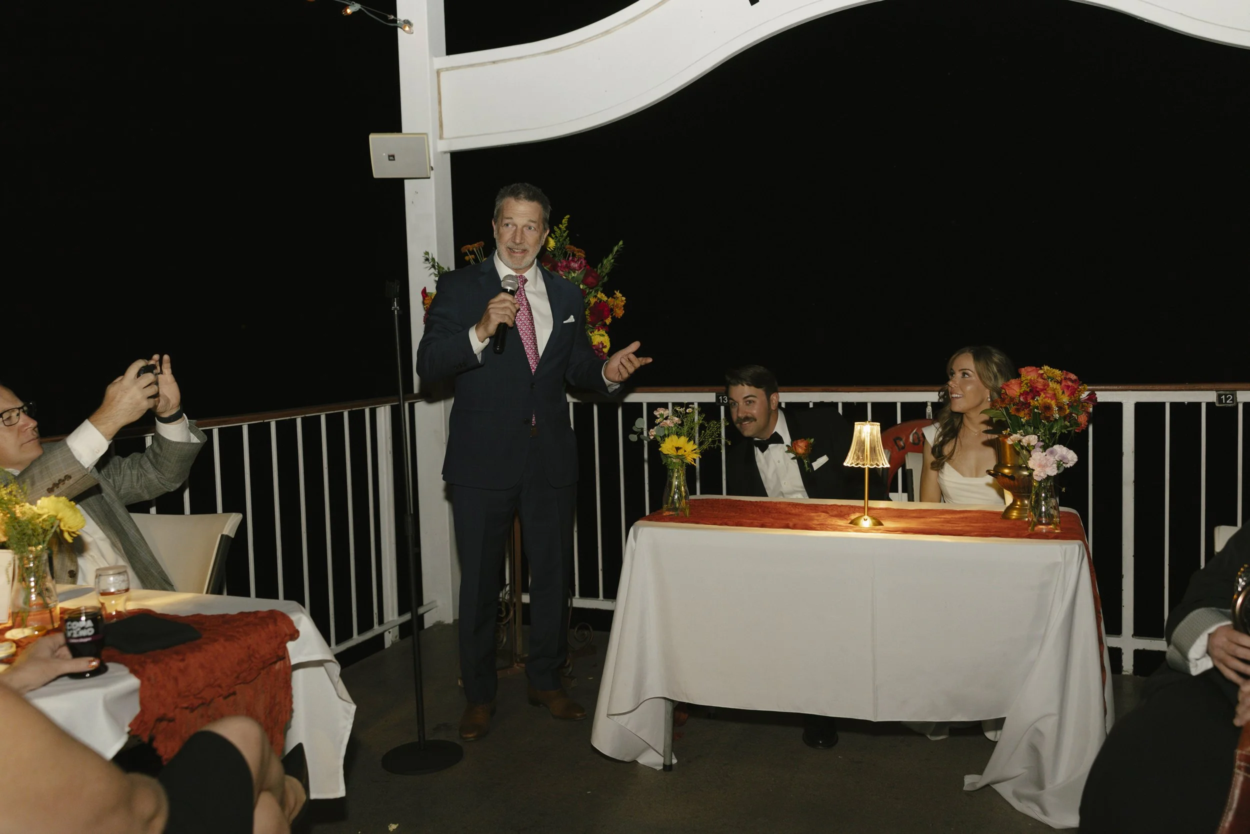 As night fell over Canyon Lake, the celebration continued aboard the Dolly Steamboat with heartfelt toasts, laughter, and time spent with close friends and family. Under the Arizona night sky, the couple shared meaningful moments with their guests, e