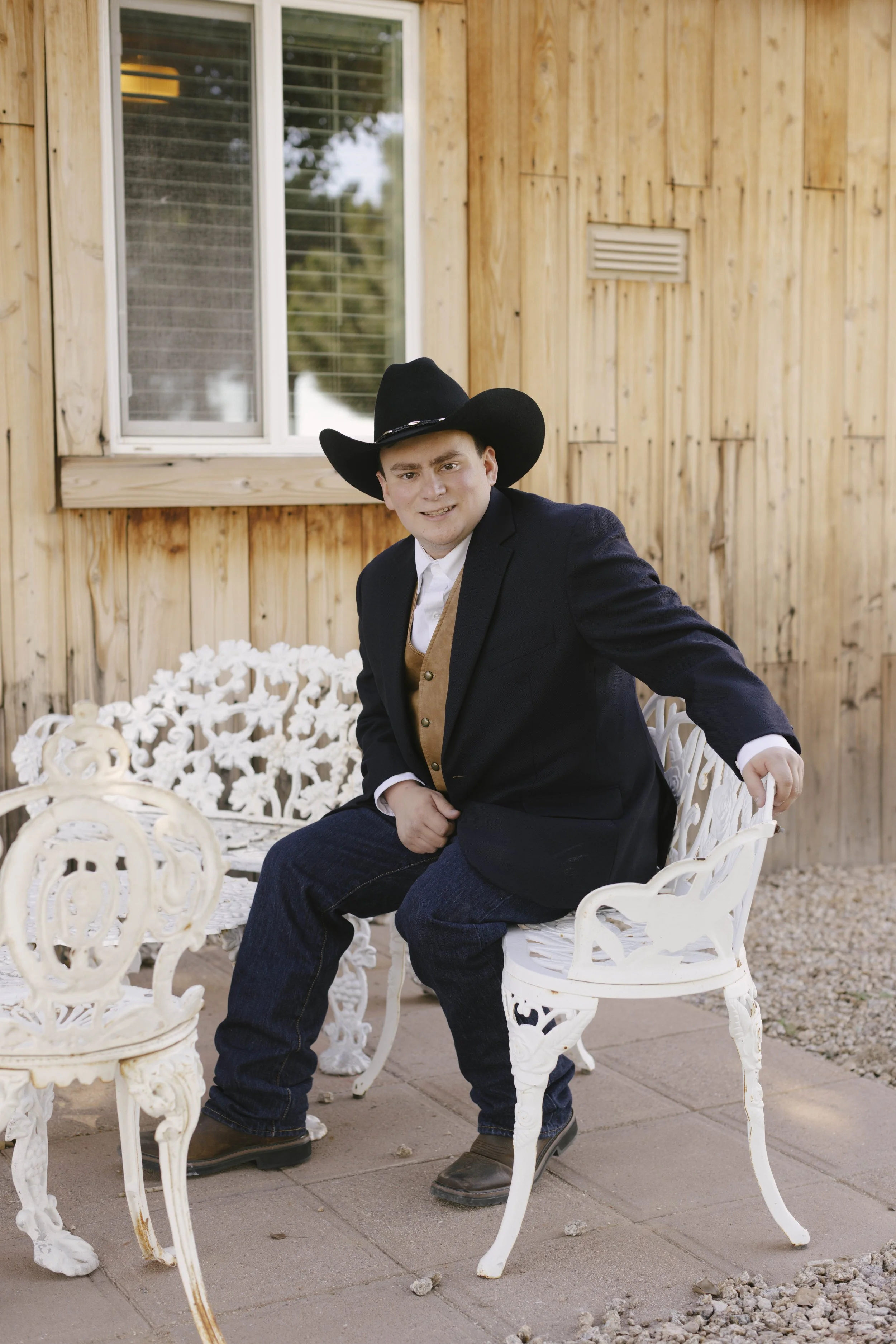 Knotty Barn wedding in Queen Creek, Arizona captured by Arizona wedding photographer Raw By Laura, featuring candid, documentary-style wedding photography, rustic western atmosphere, warm desert light, and authentic emotional moments.