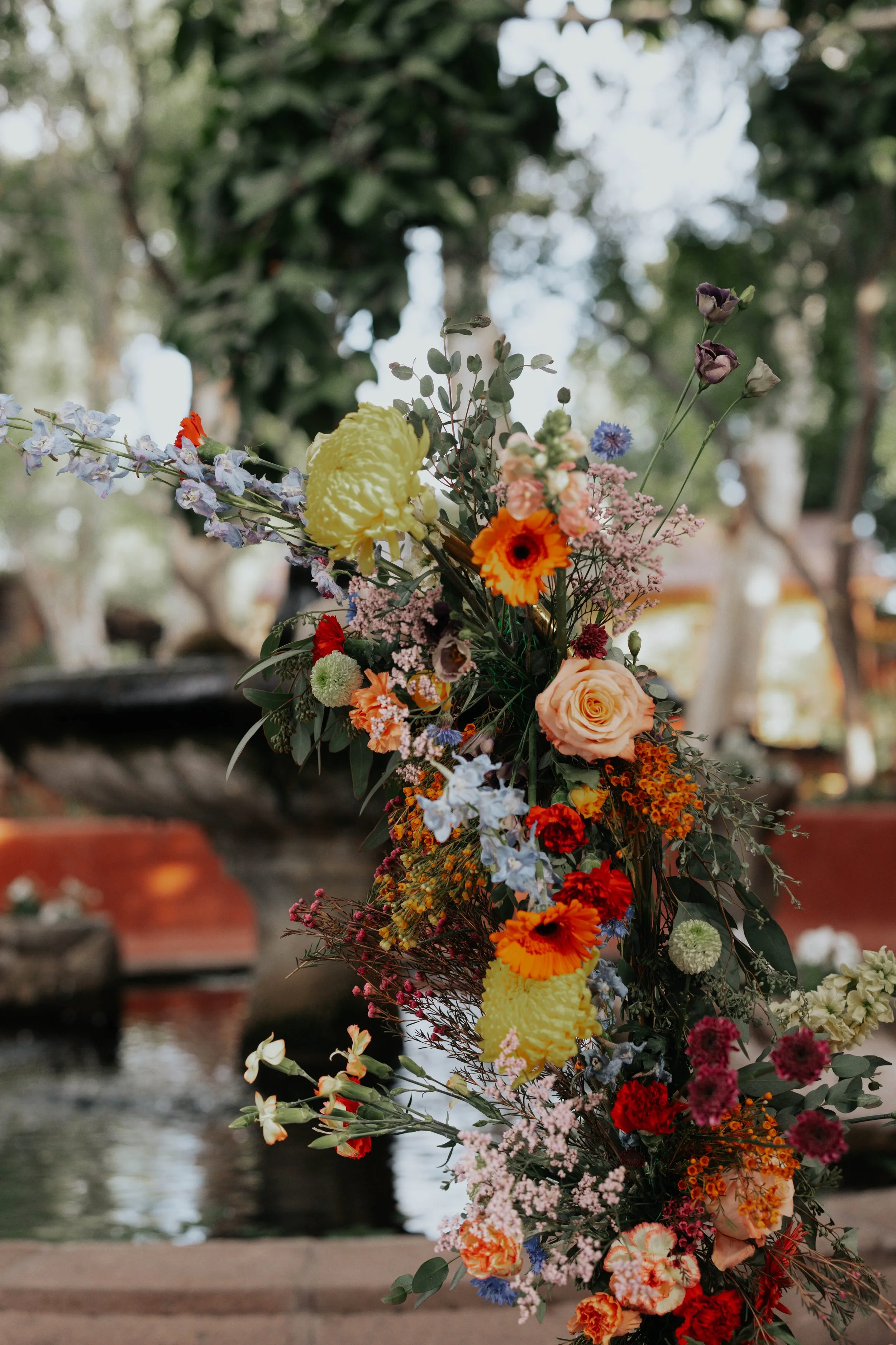 The Boojum Tree’s lush garden setting created a stunning backdrop for Lauren and Joel’s wedding day in Phoenix. From colorful floral arrangements to the candlelit reception space beneath the trees, every detail reflected the romantic and natural atmo