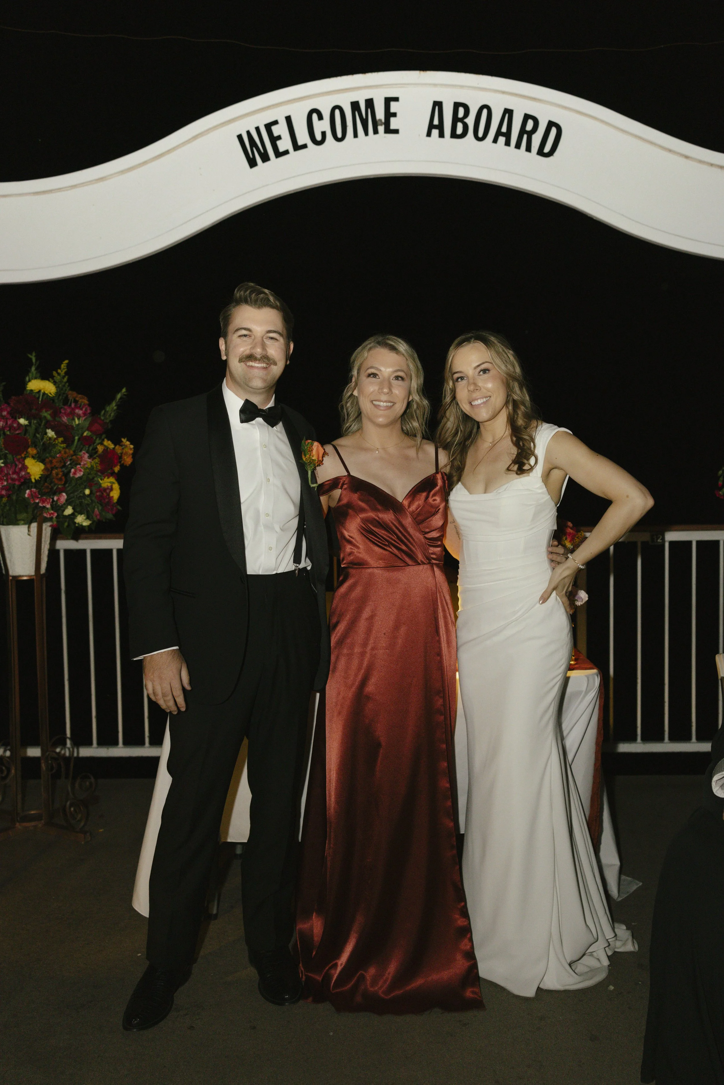 As night fell over Canyon Lake, the celebration continued aboard the Dolly Steamboat with heartfelt toasts, laughter, and time spent with close friends and family. Under the Arizona night sky, the couple shared meaningful moments with their guests, e