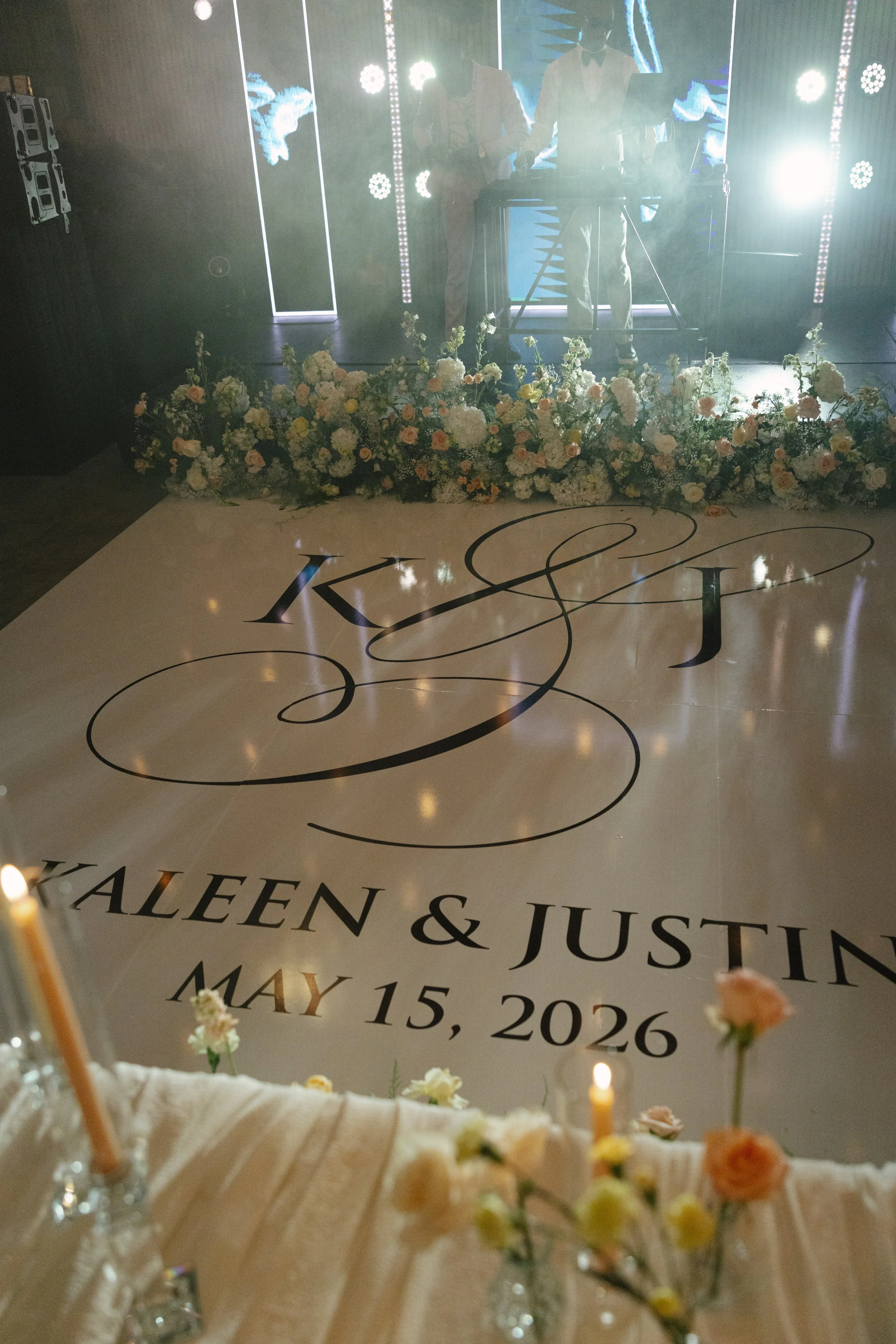 Wedding reception details at Forest Campestre in Medellín, Colombia featuring elegant reception décor, floral tablescapes, wedding cake, custom signage, first dance, and lively celebration captured through documentary wedding photography