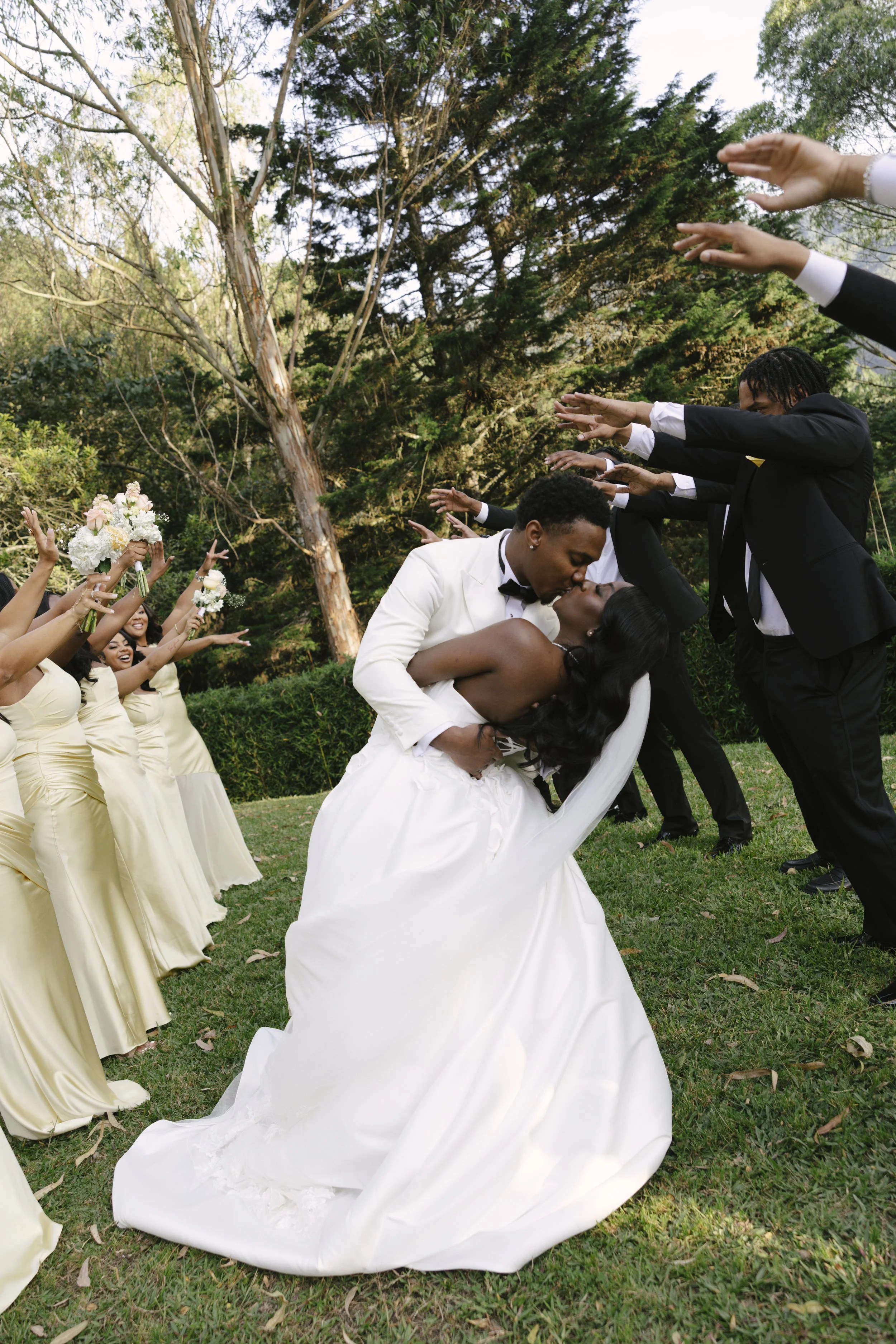 Forest Campestre wedding ceremony in Medellín, Colombia featuring the bridal processional, groom's reaction, emotional ceremony moments, floral aisle design, wedding guests, and documentary-style wedding photography