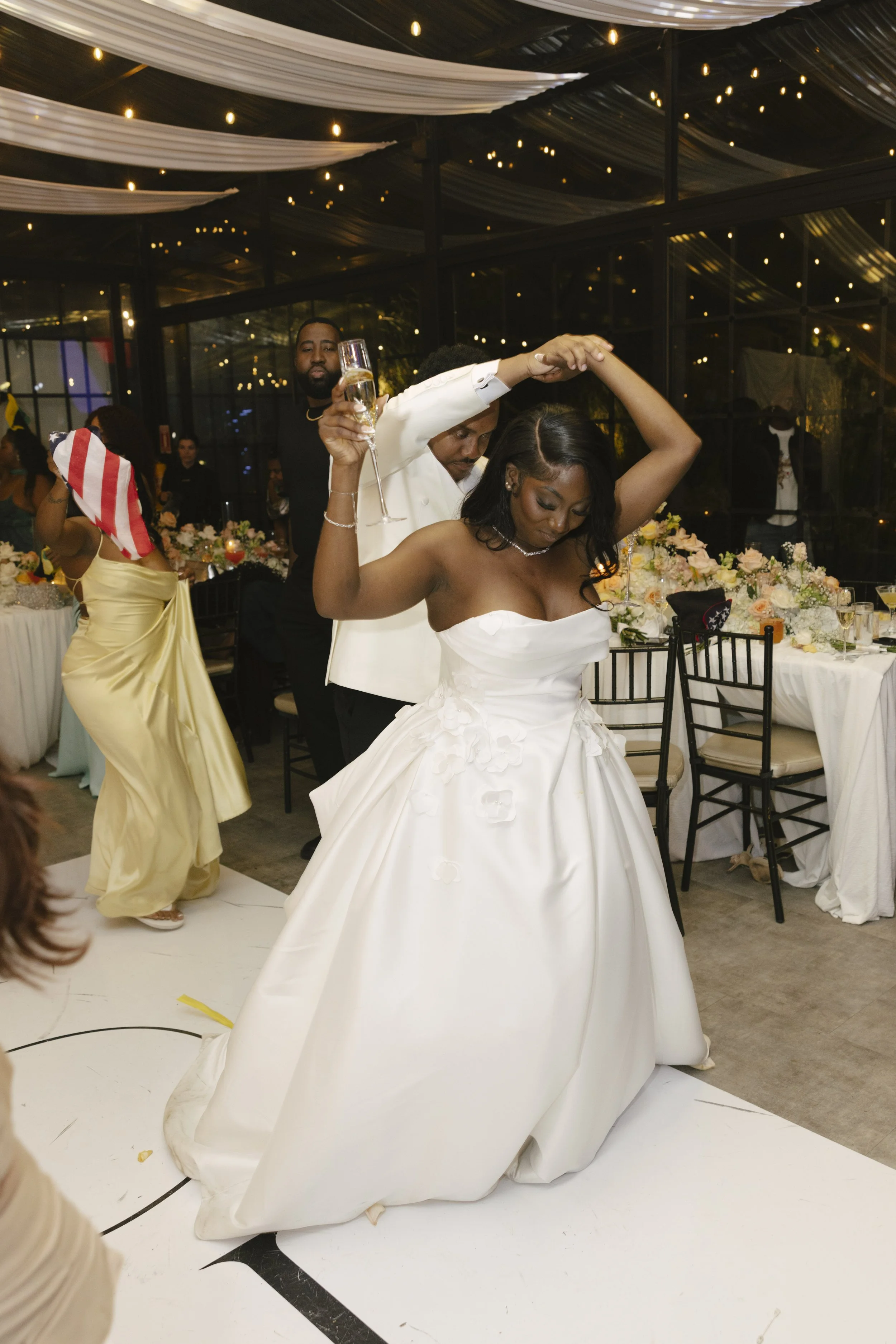 Wedding reception at Forest Campestre in Medellín, Colombia featuring the couple's first dance, parent dances, dance floor celebration, wedding desserts, and candid documentary wedding photography.