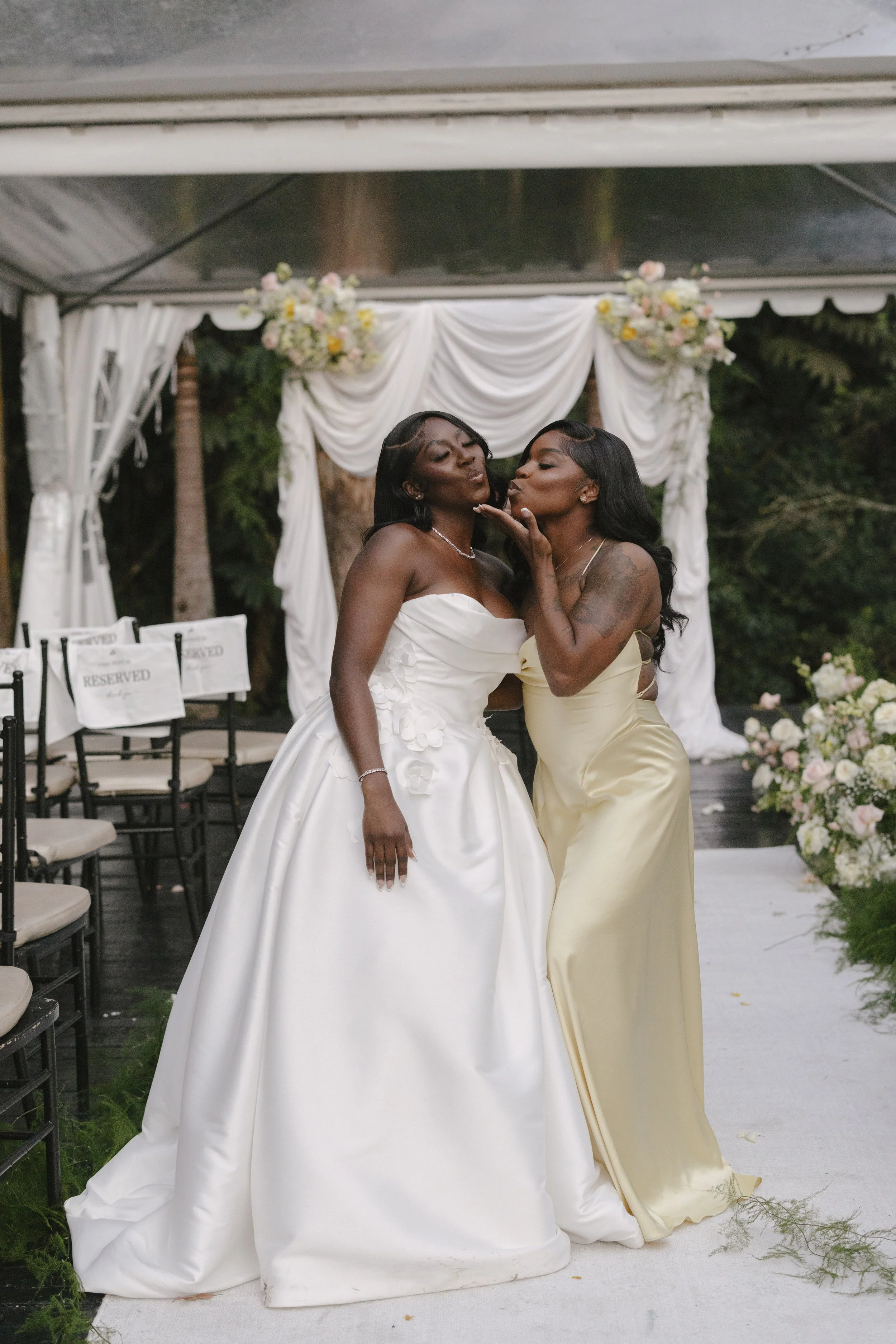 Bride and groom portraits at Forest Campestre in Medellín, Colombia featuring romantic destination wedding photography, lush tropical gardens, bridal party portraits, and natural, documentary-style moments.