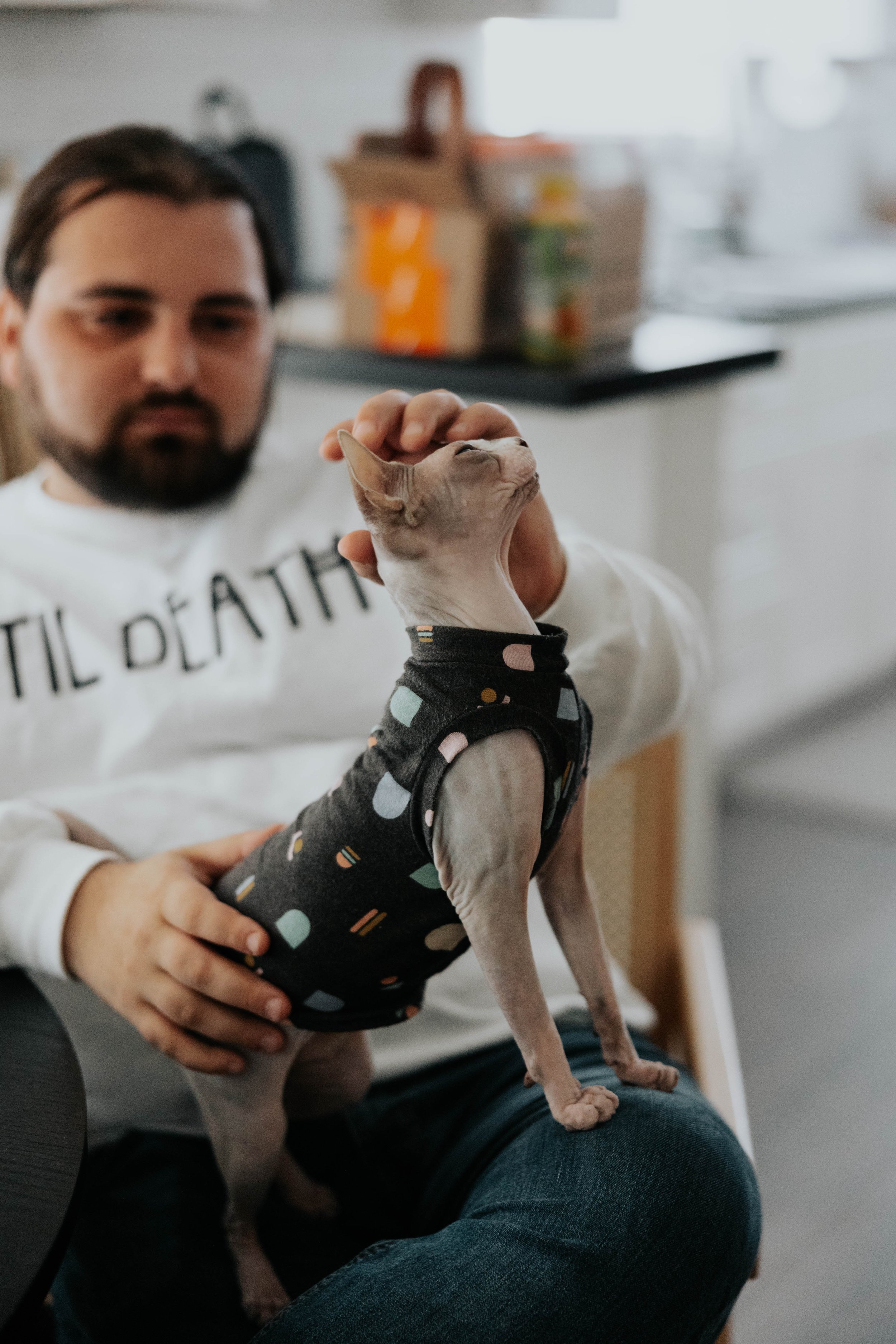The morning began with quiet getting-ready moments and wedding detail photos before the ceremony at the Boojum Tree in Phoenix. From the bride’s dress and rings to personal touches shared throughout the space, every detail reflected Lauren & Joel’s b
