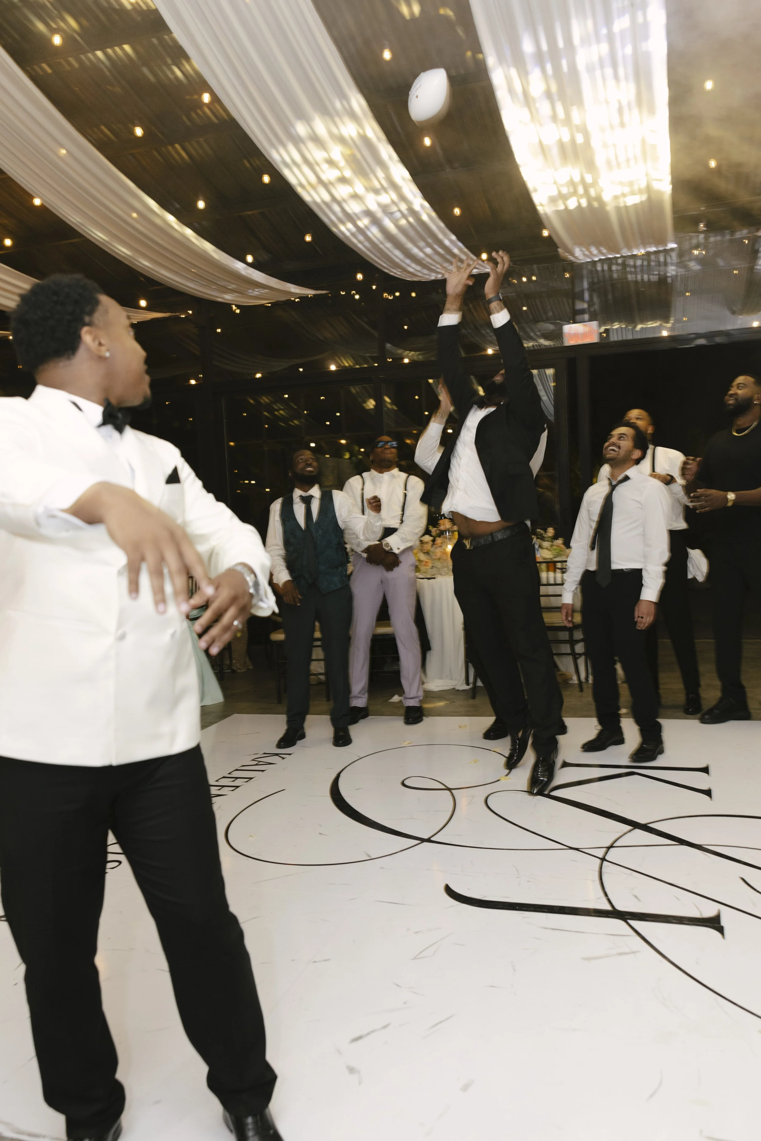 Wedding reception at Forest Campestre in Medellín, Colombia featuring the couple's first dance, parent dances, dance floor celebration, wedding desserts, and candid documentary wedding photography.