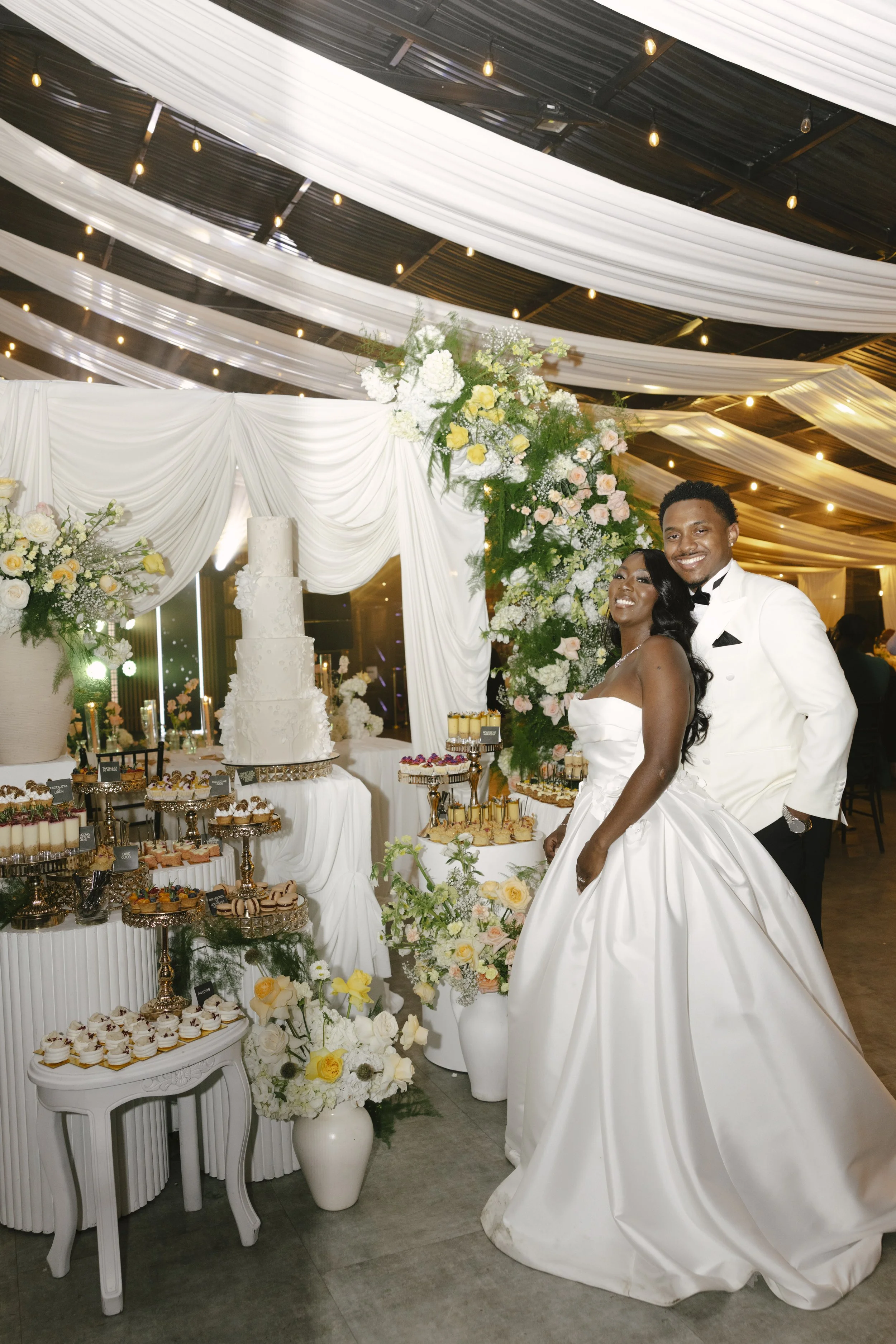 Wedding reception details at Forest Campestre in Medellín, Colombia featuring elegant reception décor, floral tablescapes, wedding cake, custom signage, first dance, and lively celebration captured through documentary wedding photography