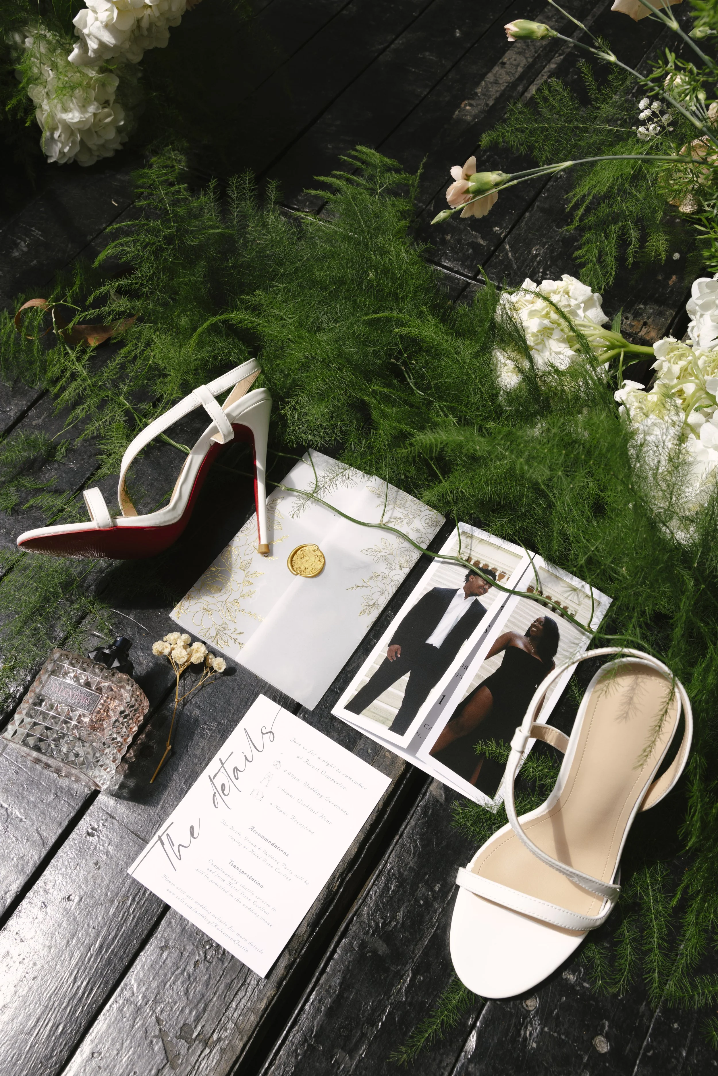 Documentary wedding photography showcasing bridal preparations, bridesmaids, wedding details, floral ceremony design, reception décor, invitation suite, wedding dress, and intimate getting ready moments at Forest Campestre in Medellín, Colombia.