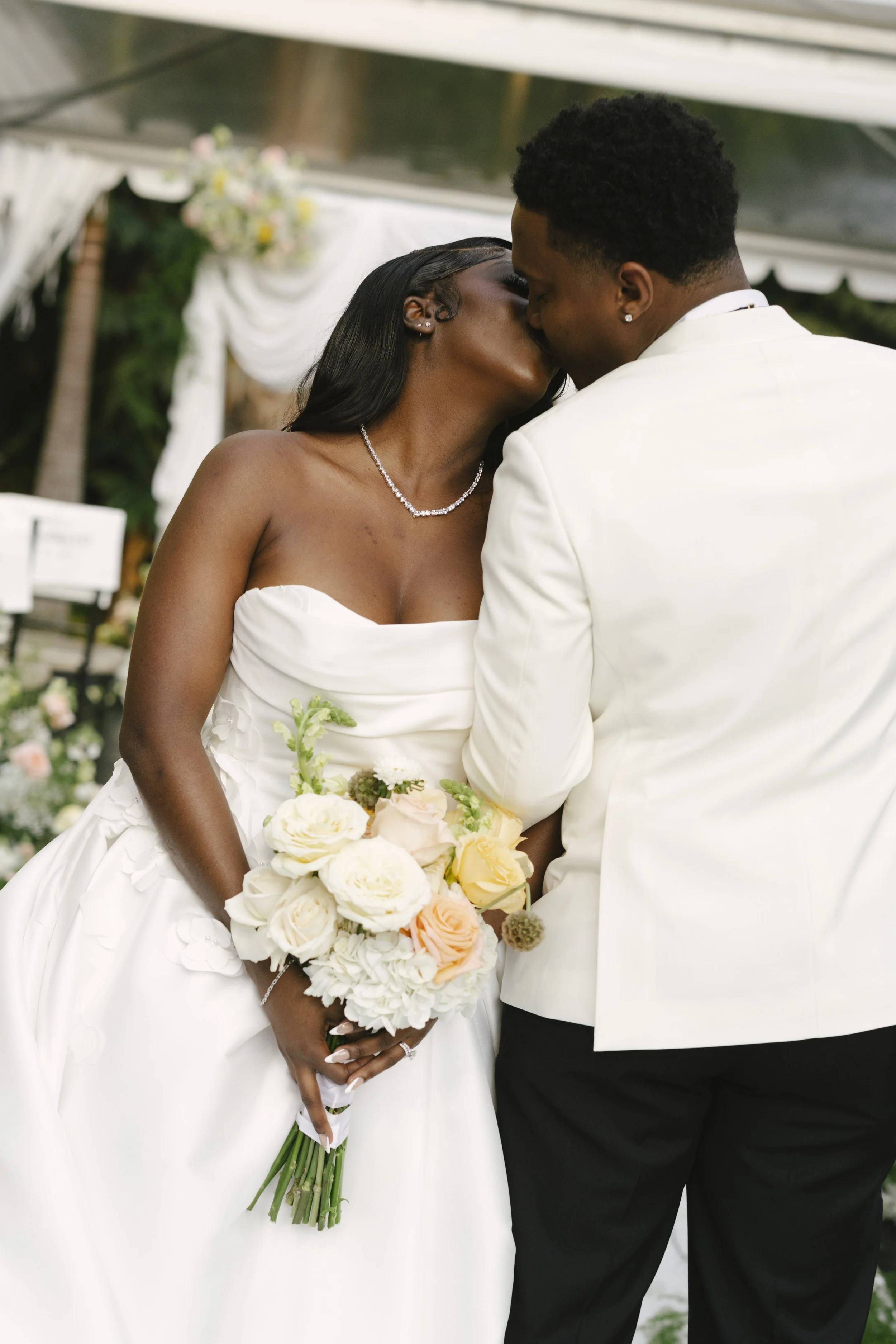 Bride and groom portraits at Forest Campestre in Medellín, Colombia featuring romantic destination wedding photography, lush tropical gardens, bridal party portraits, and natural, documentary-style moments.