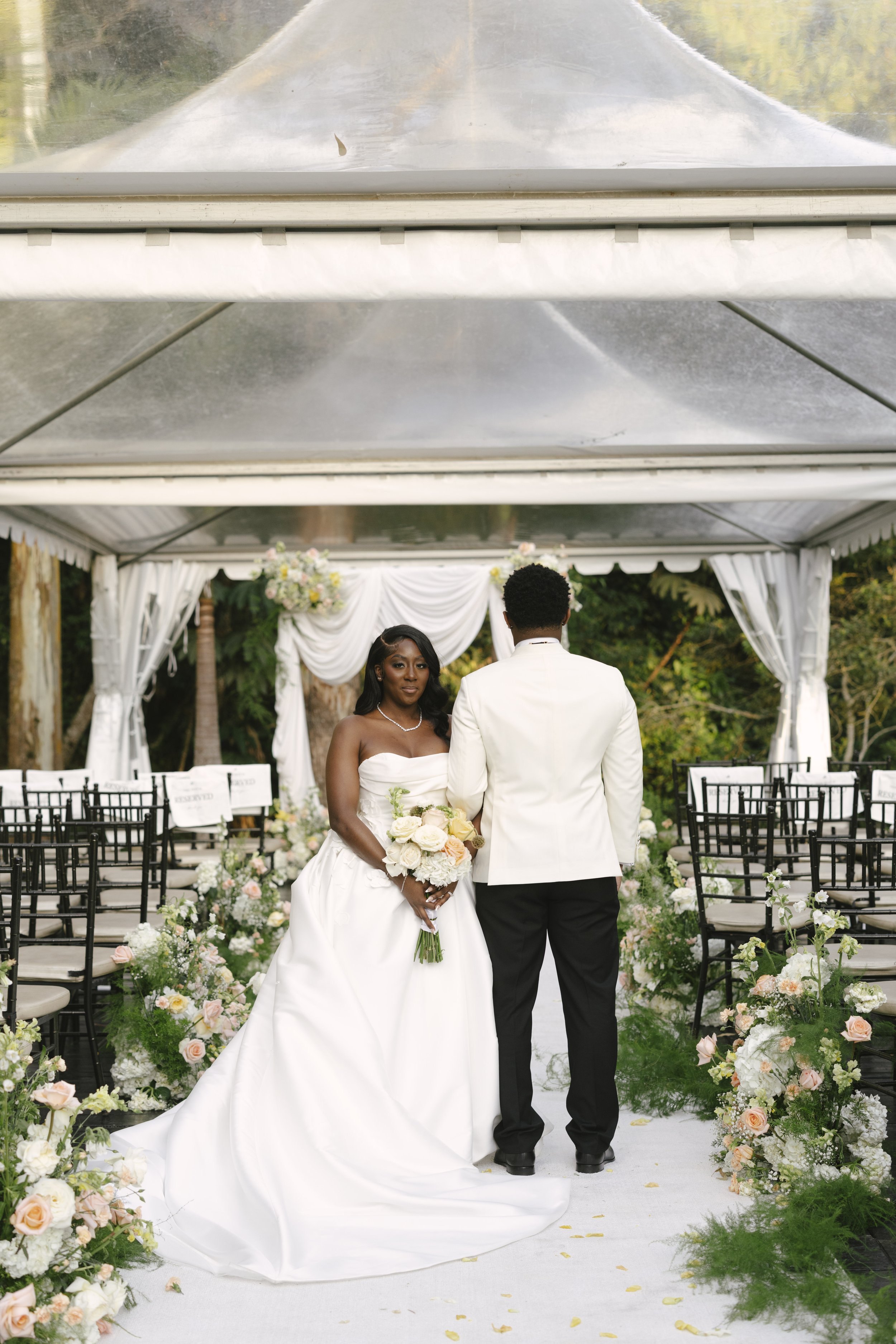 Bride and groom portraits at Forest Campestre in Medellín, Colombia featuring romantic destination wedding photography, lush tropical gardens, bridal party portraits, and natural, documentary-style moments.