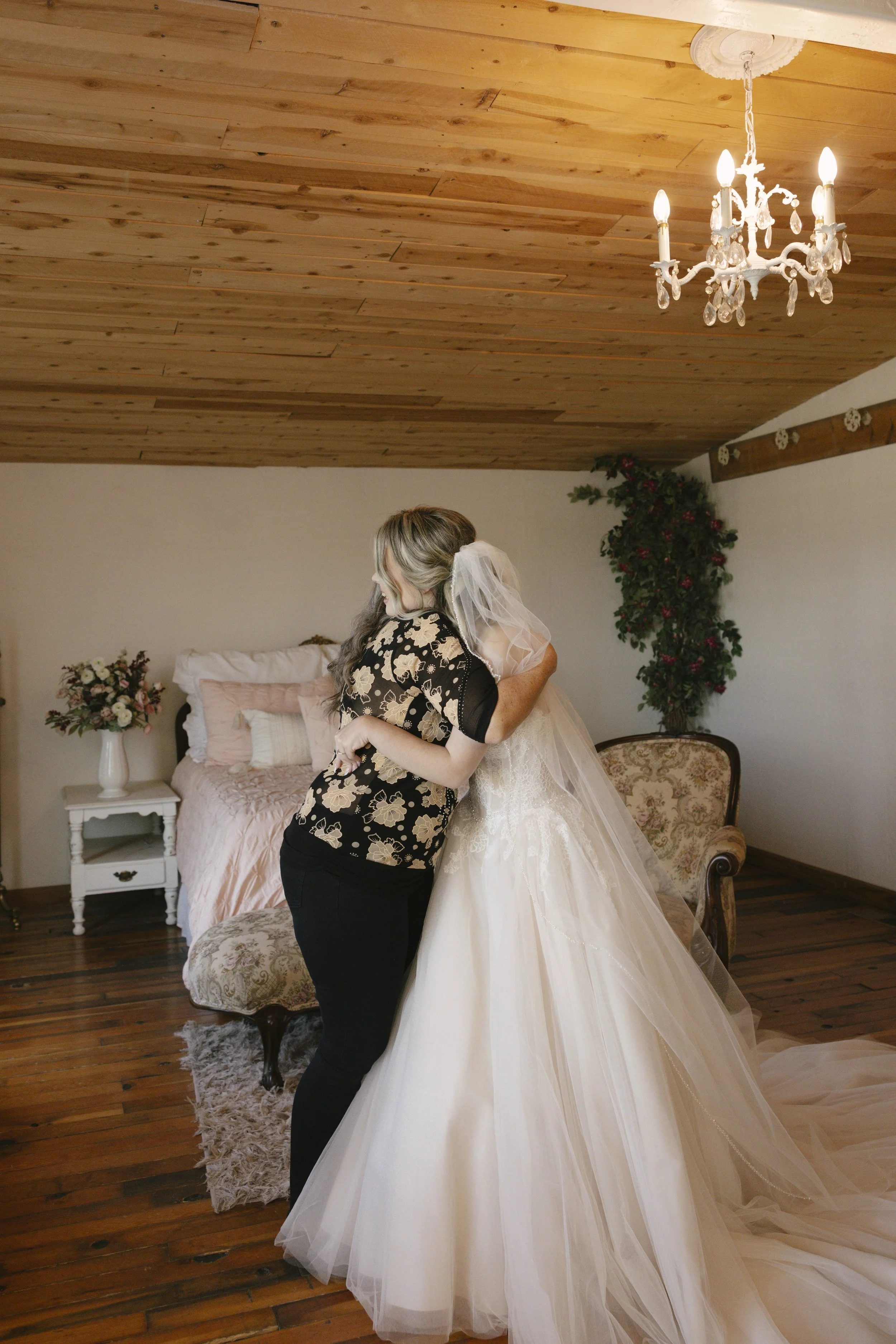 Candid wedding photography from a December wedding at The Knotty Barn in Queen Creek, Arizona, photographed by Raw By Laura, highlighting natural emotion, rustic details, and warm desert tones.