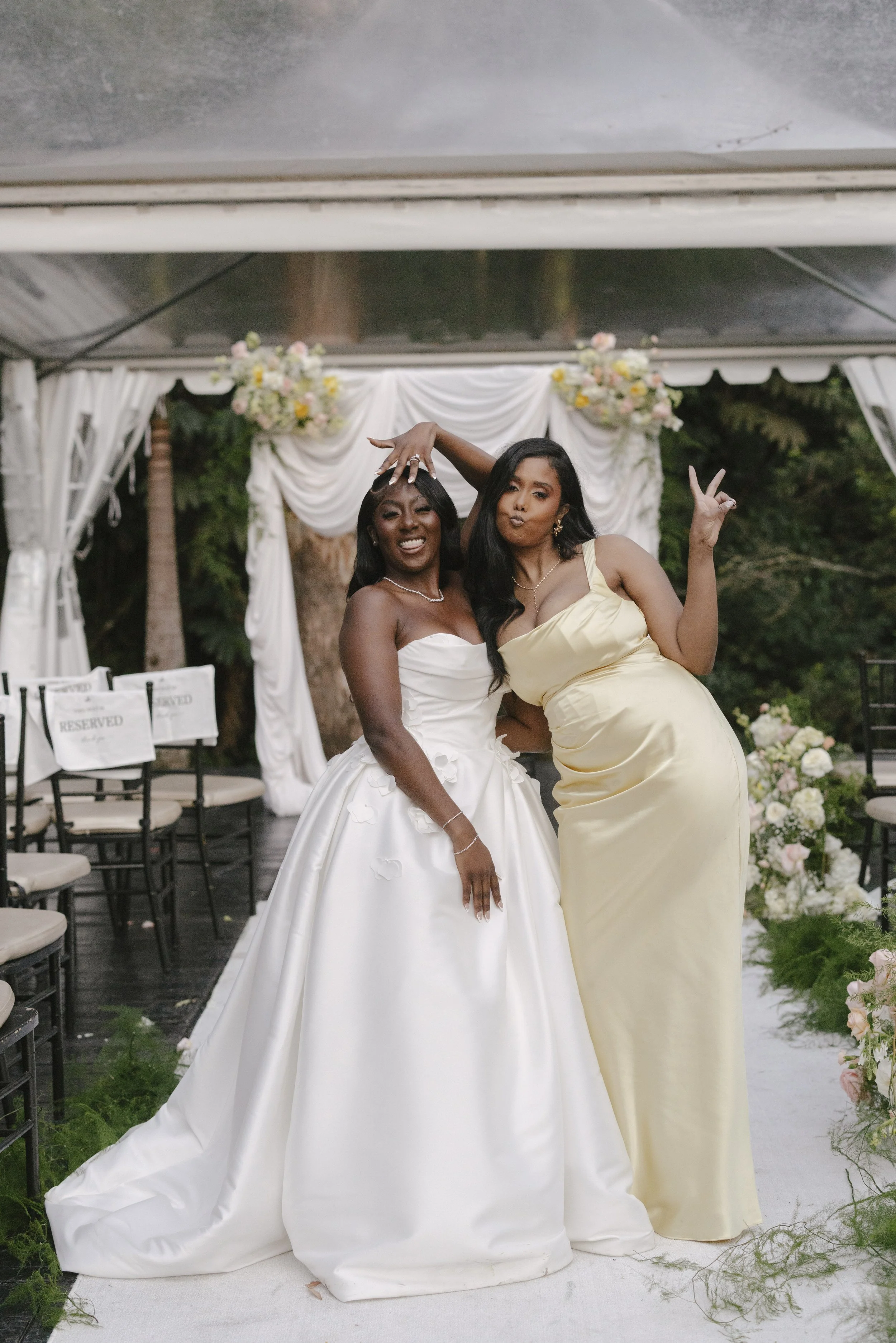 Bride and groom portraits at Forest Campestre in Medellín, Colombia featuring romantic destination wedding photography, lush tropical gardens, bridal party portraits, and natural, documentary-style moments.