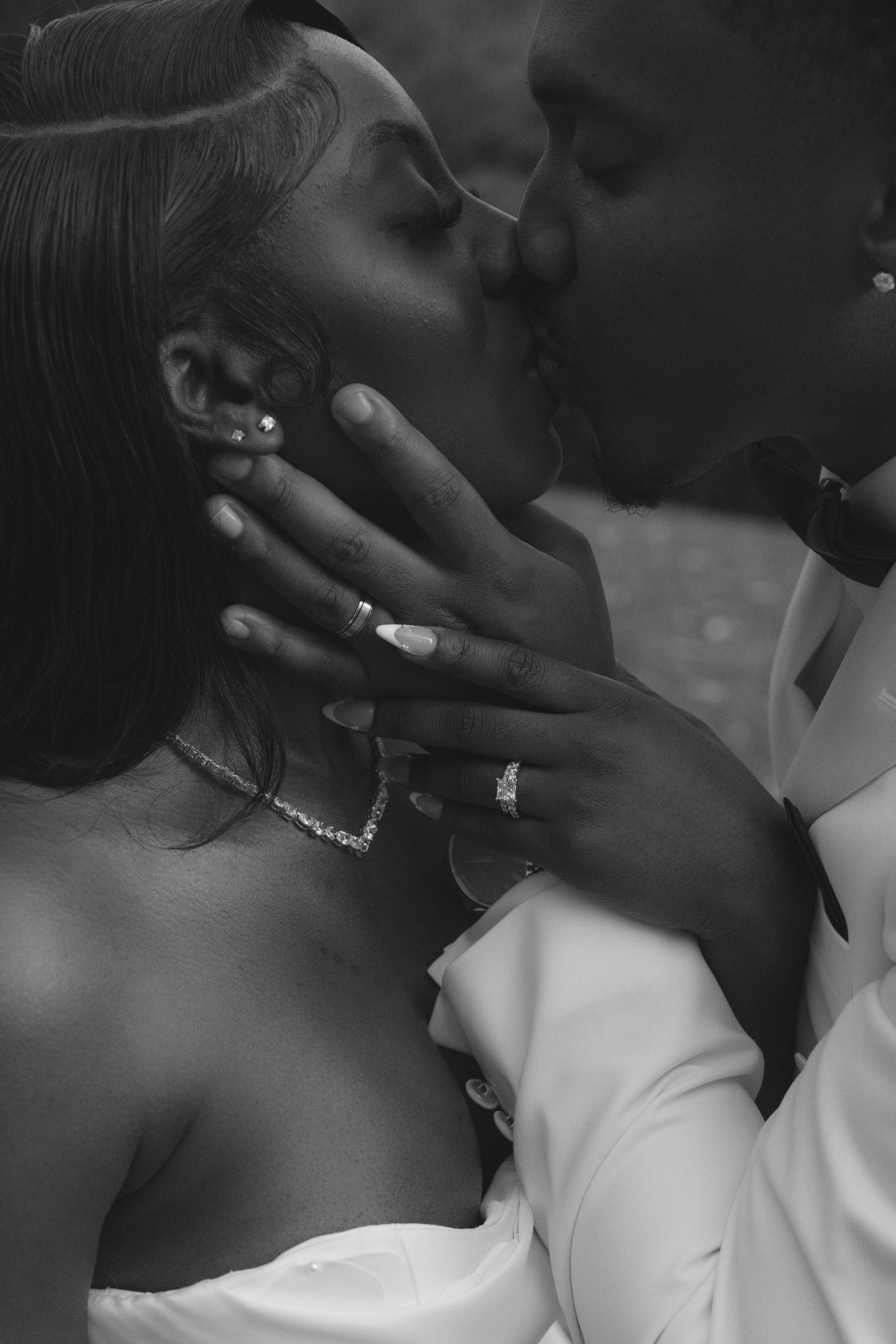 Bride and groom portraits at Forest Campestre in Medellín, Colombia featuring romantic destination wedding photography, lush tropical gardens, bridal party portraits, and natural, documentary-style moments.