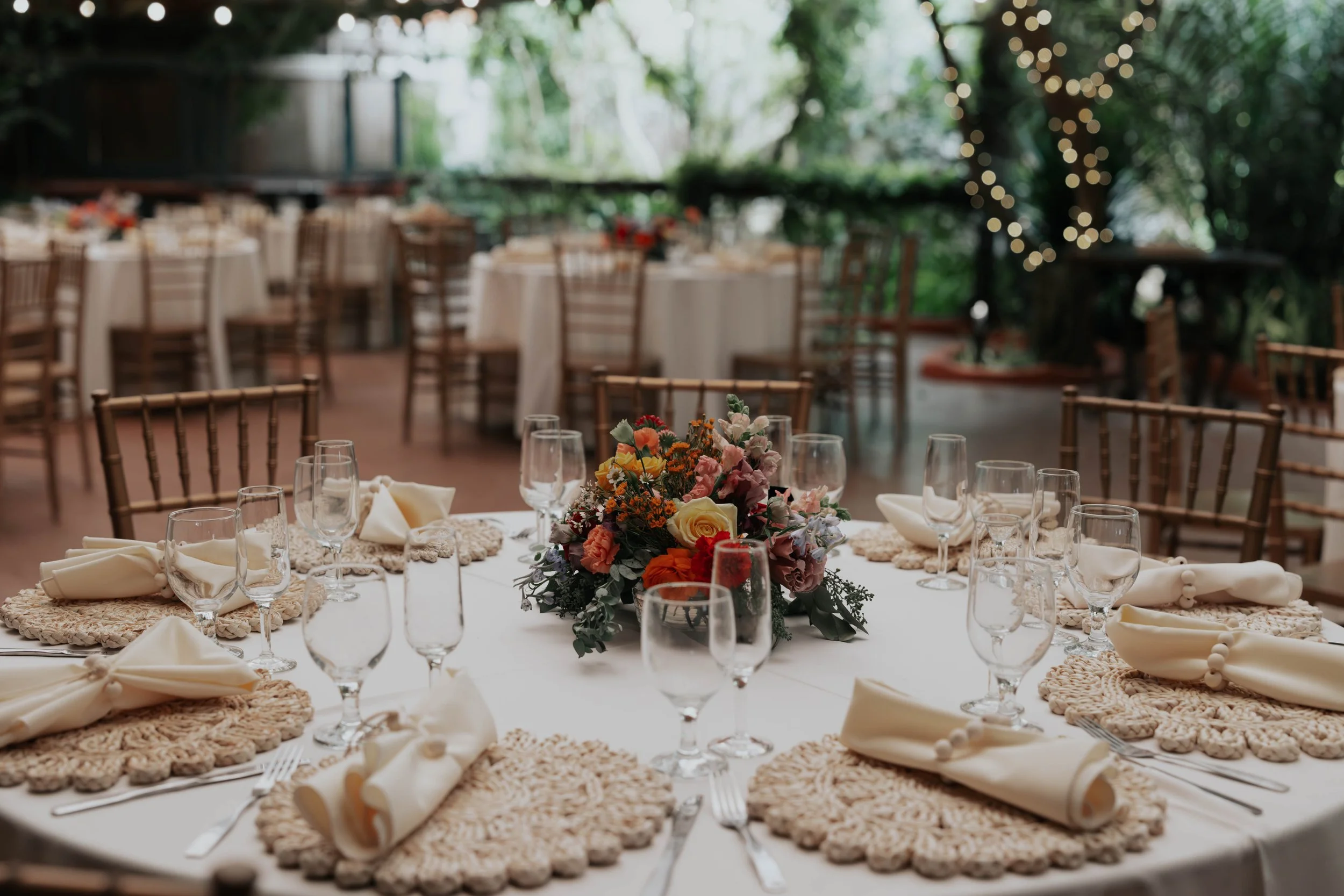 The Boojum Tree’s lush garden setting created a stunning backdrop for Lauren and Joel’s wedding day in Phoenix. From colorful floral arrangements to the candlelit reception space beneath the trees, every detail reflected the romantic and natural atmo