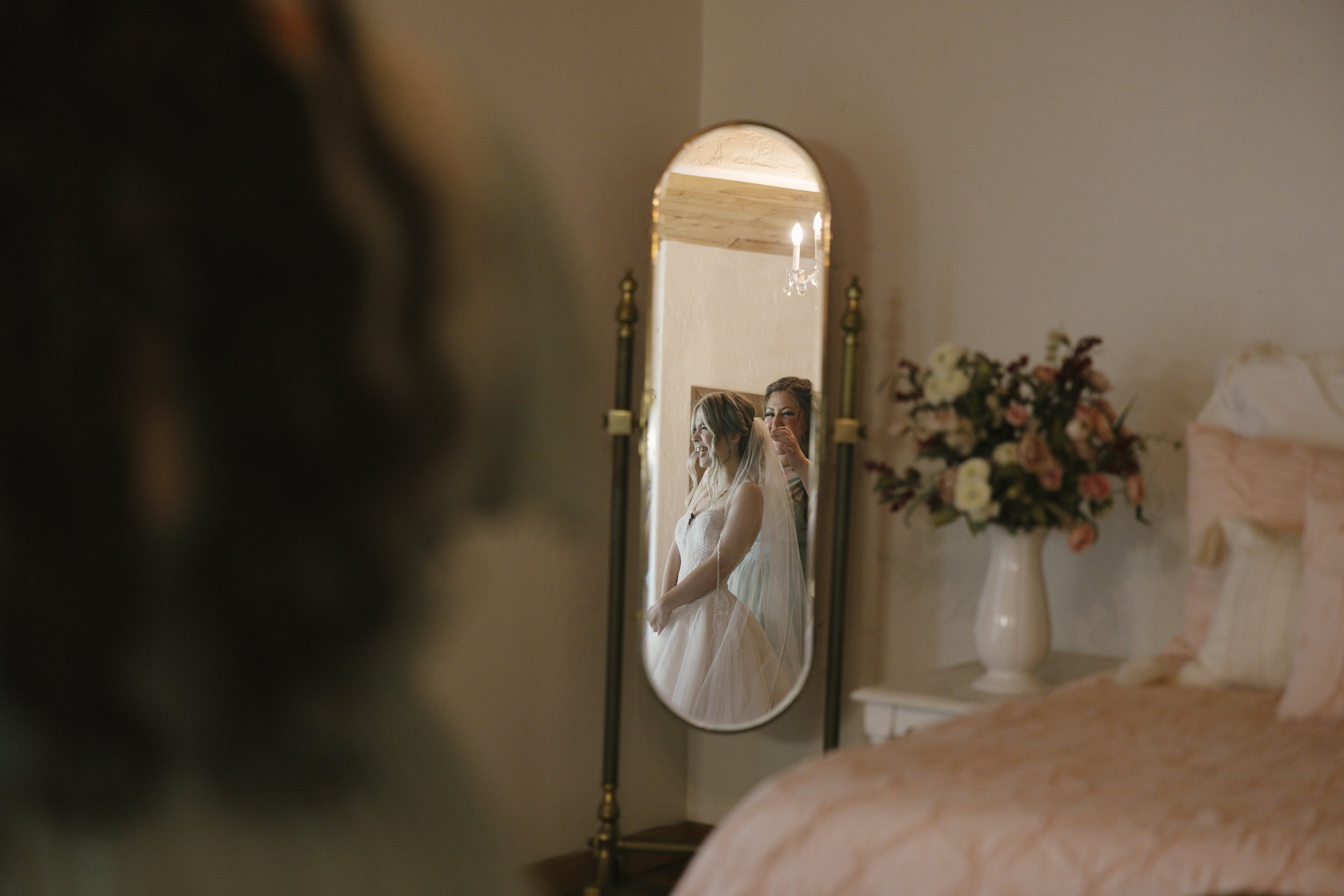 Knotty Barn wedding in Queen Creek, Arizona captured by Arizona wedding photographer Raw By Laura, featuring candid, documentary-style wedding photography, rustic western atmosphere, warm desert light, and authentic emotional moments.