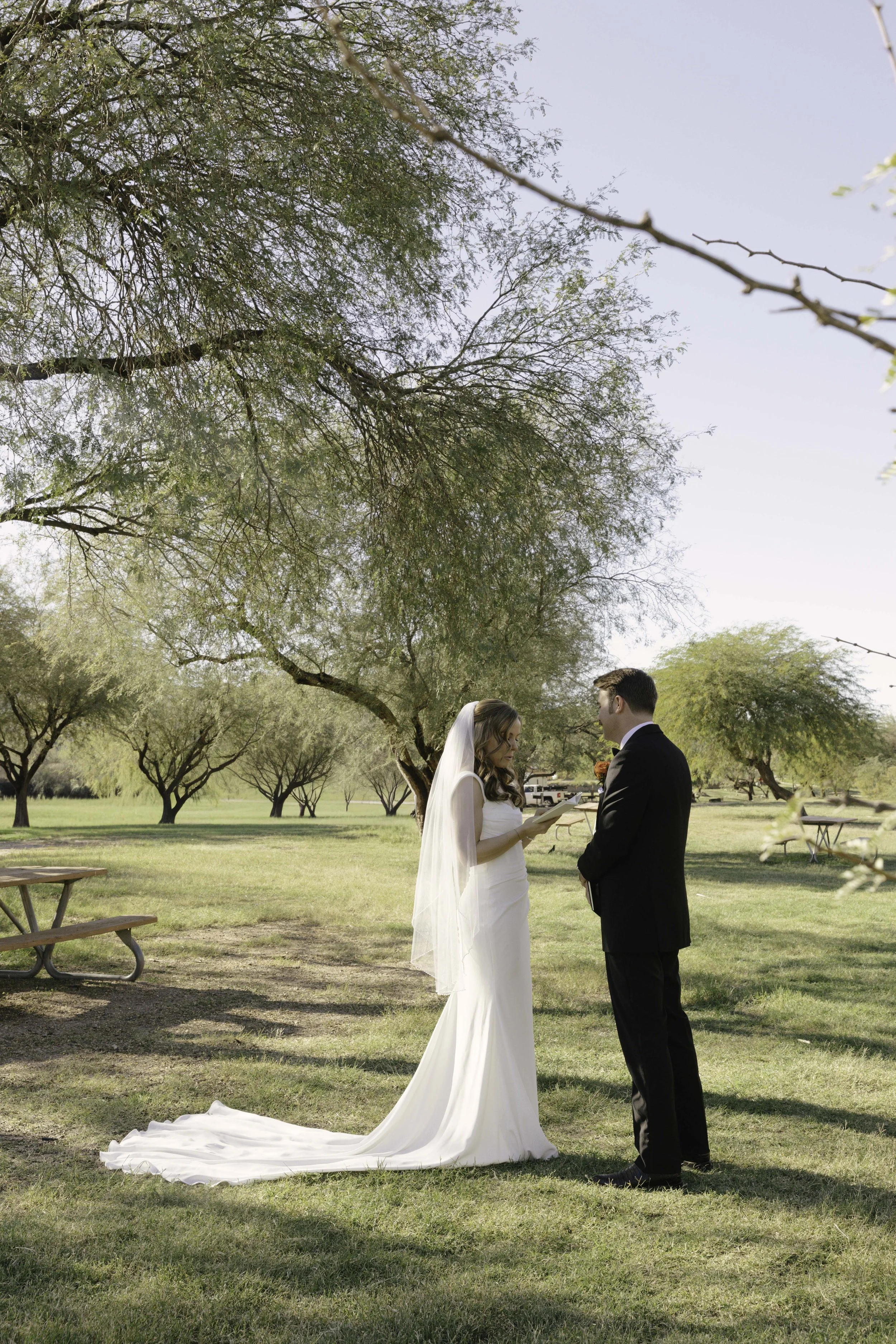 Before boarding the Dolly Steamboat, the couple shared a quiet first look along the shoreline of Canyon Lake. Surrounded by the desert mountains and calm water, they exchanged private vows in an intimate moment before the celebration began. The peace