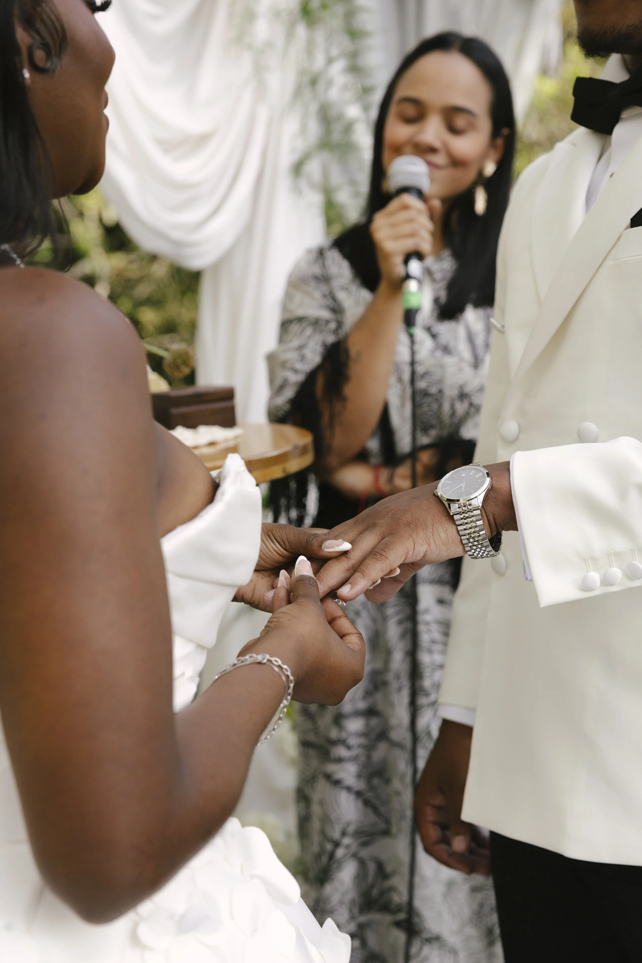 Forest Campestre wedding ceremony in Medellín, Colombia featuring the bridal processional, groom's reaction, emotional ceremony moments, floral aisle design, wedding guests, and documentary-style wedding photography