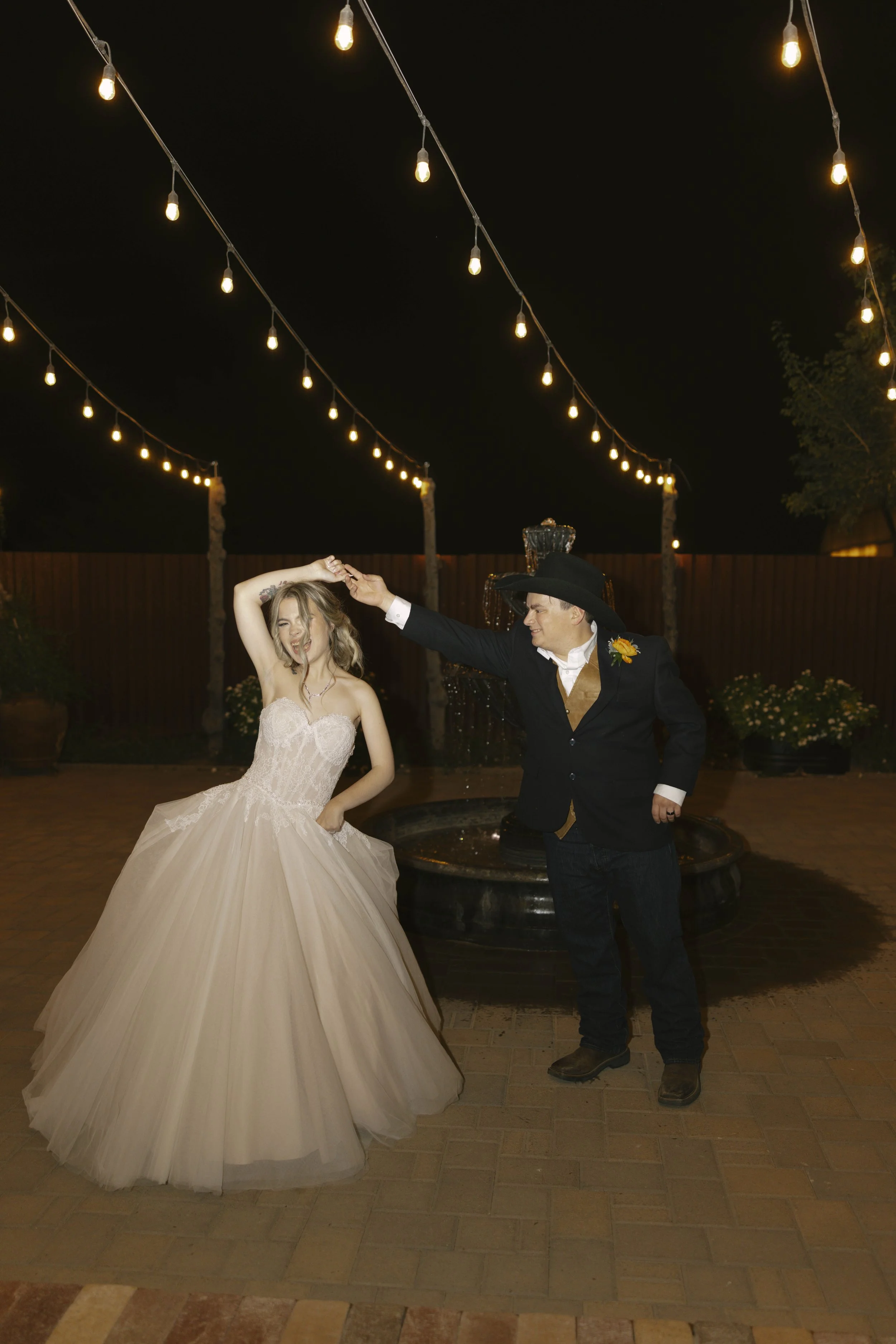 Documentary wedding photography at The Knotty Barn in Queen Creek, Arizona, captured by Arizona wedding photographer Raw By Laura, showcasing authentic moments, desert scenery, and a rustic western wedding setting.