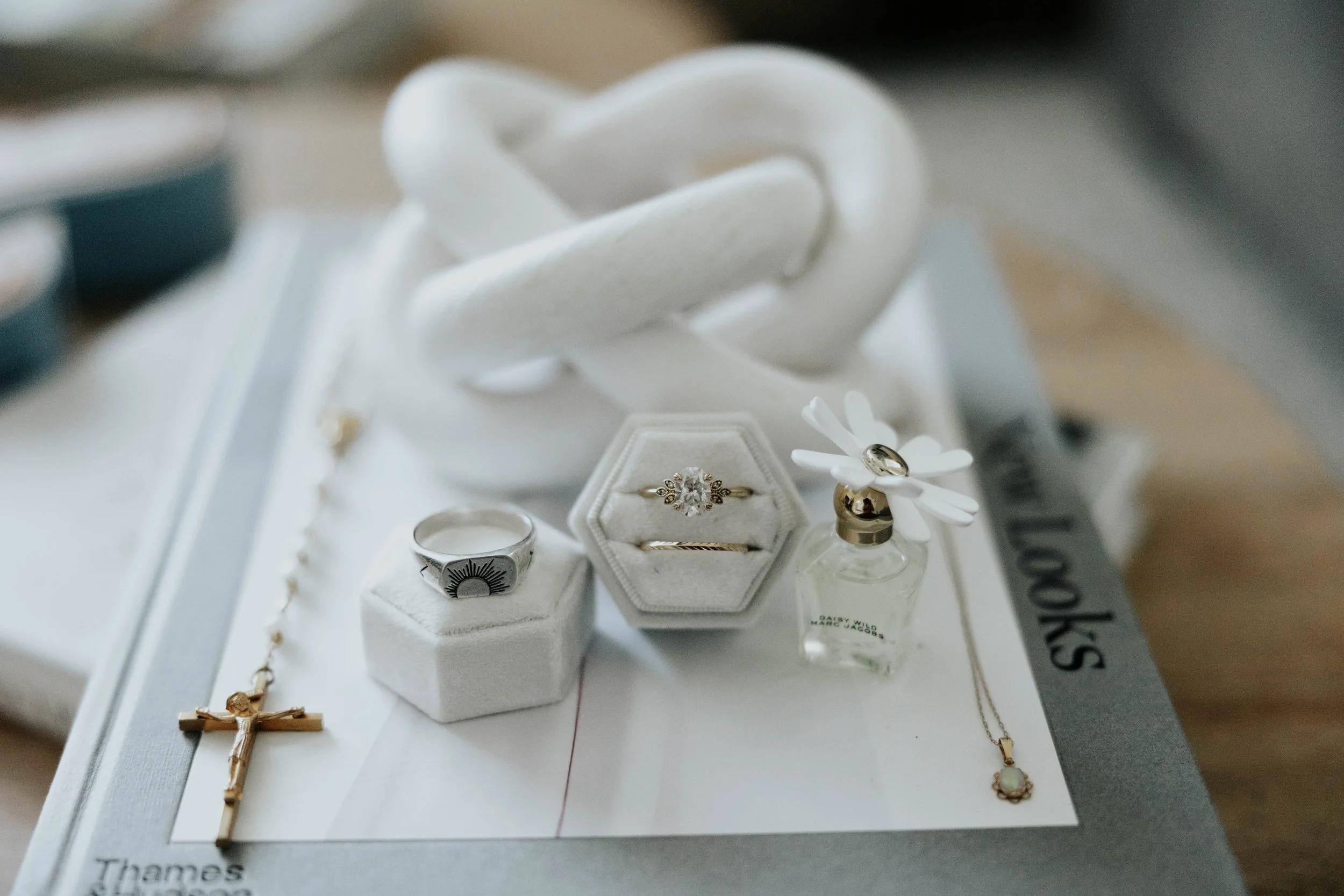 The morning began with quiet getting-ready moments and wedding detail photos before the ceremony at the Boojum Tree in Phoenix. From the bride’s dress and rings to personal touches shared throughout the space, every detail reflected Lauren & Joel’s b